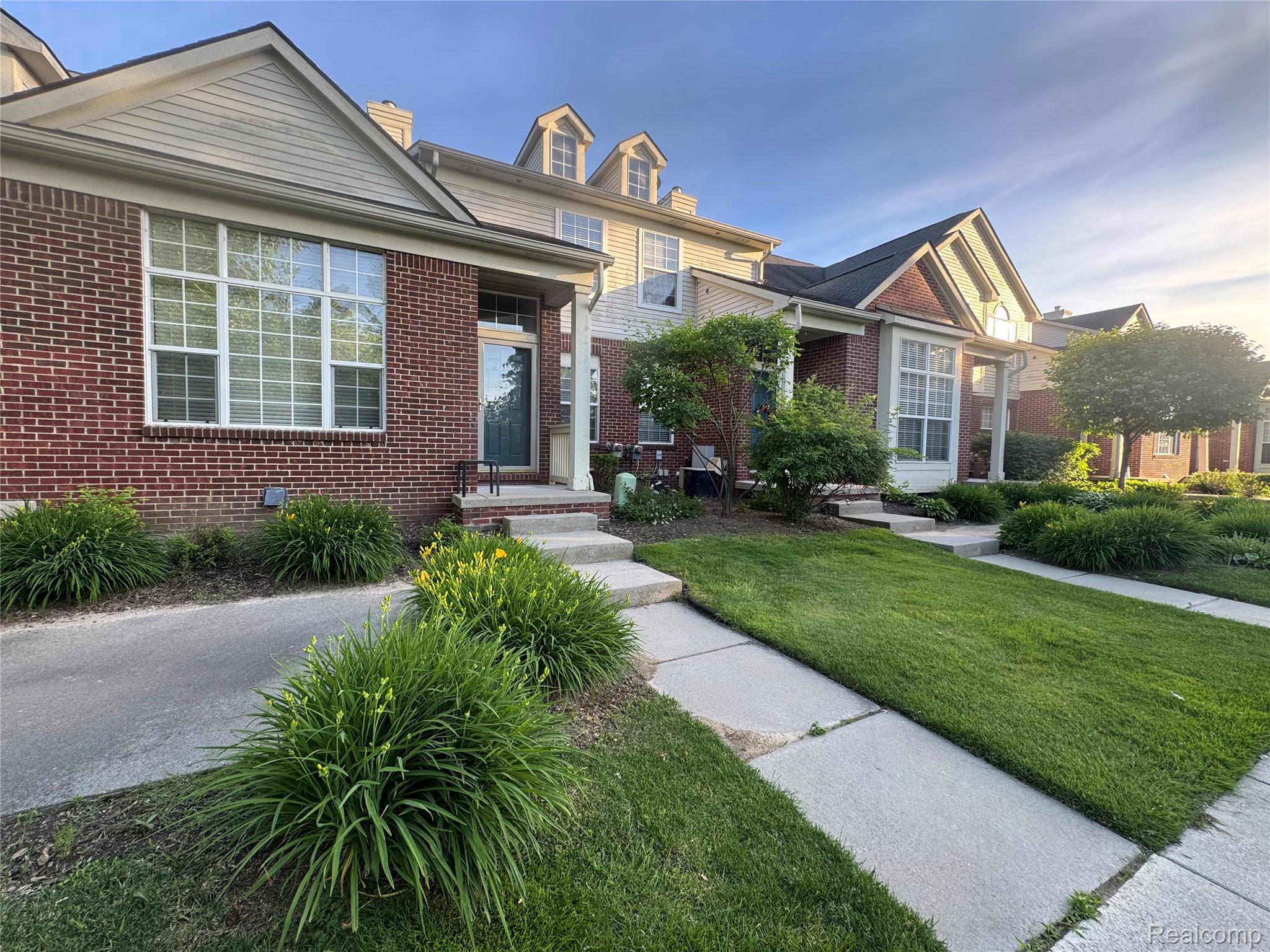 27102, CHANTEL, Walled Lake, Michigan, 48390