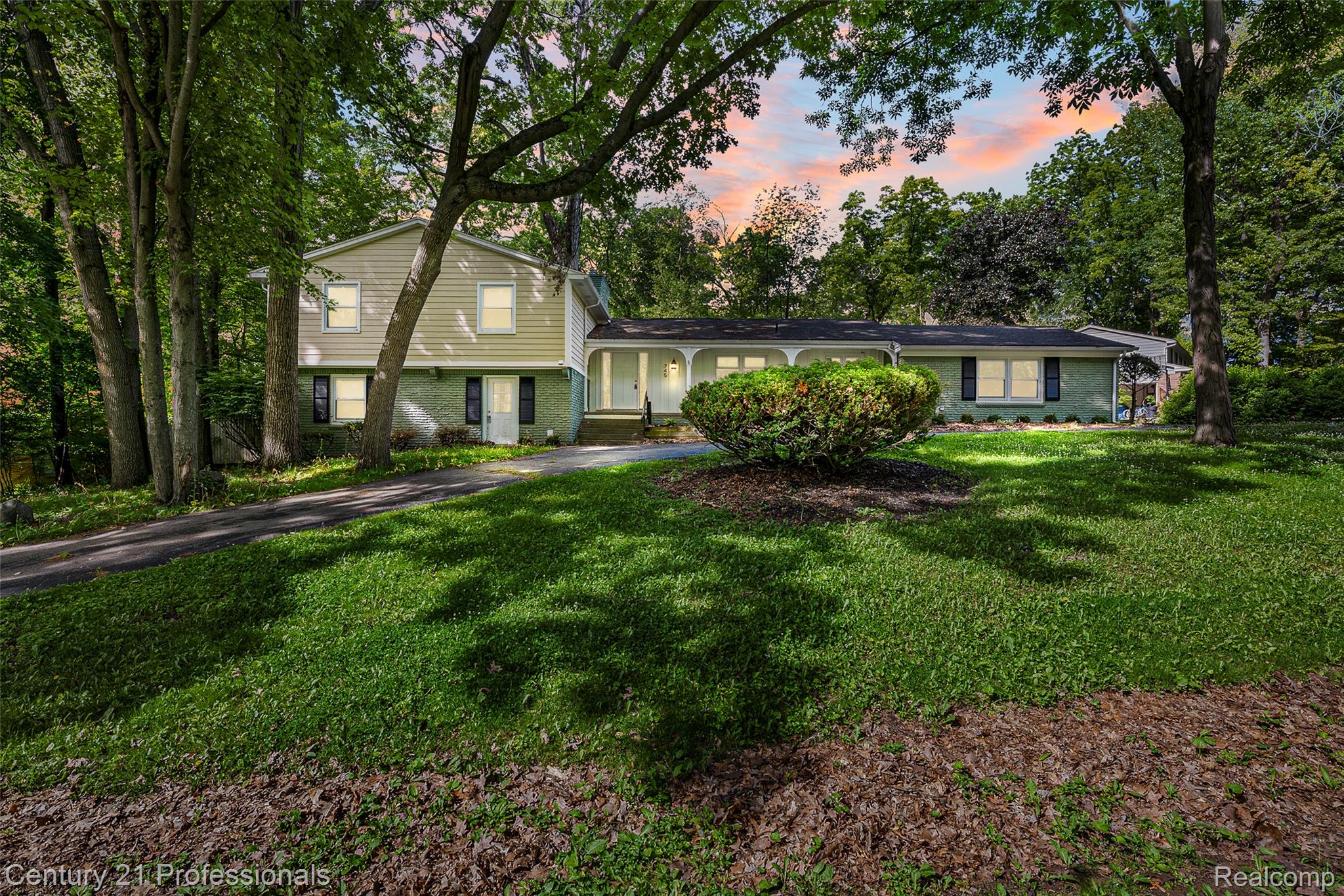745, Hawthorne, Bloomfield Hills, Michigan, 48304