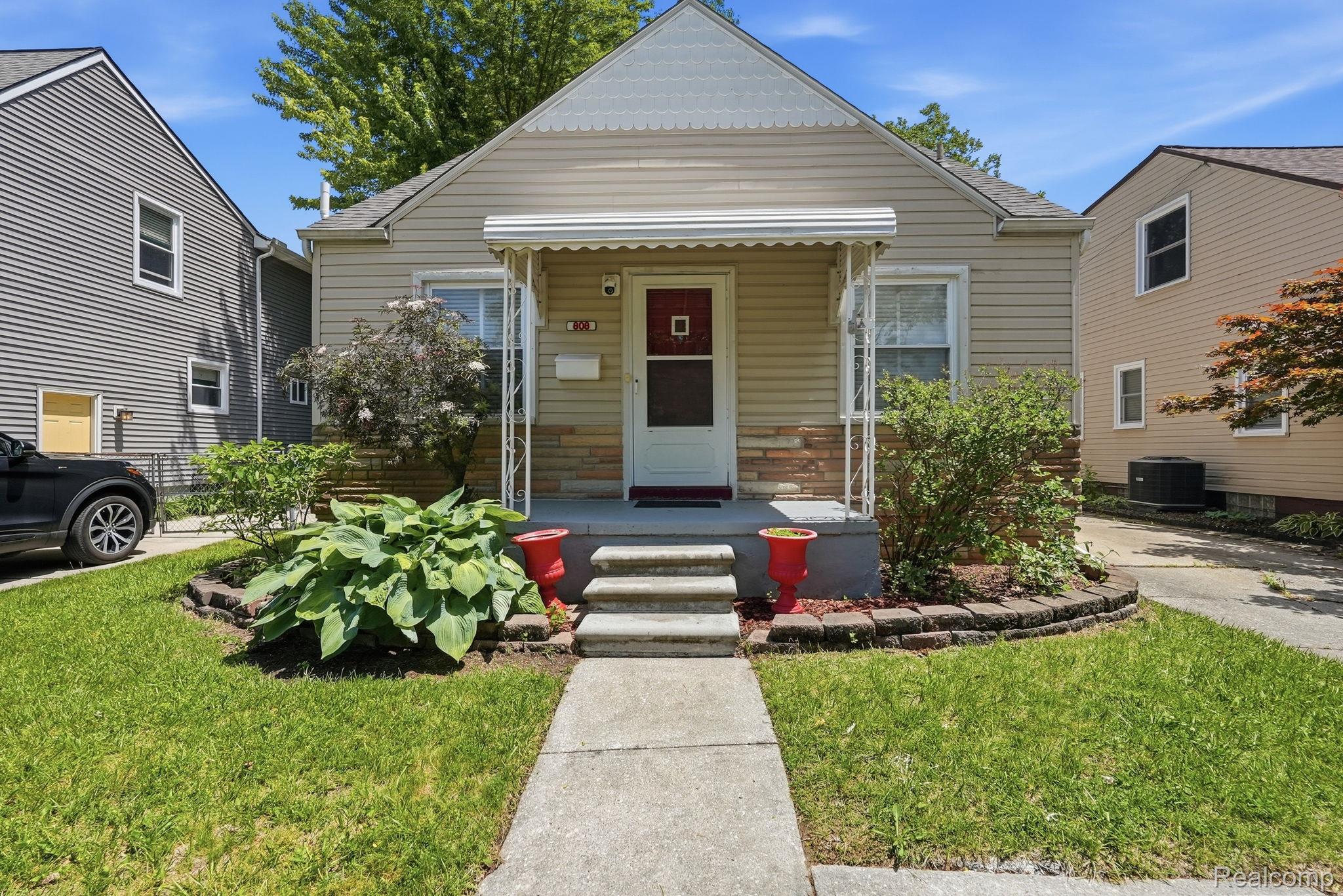 808, Edison, Royal Oak, Michigan, 48067