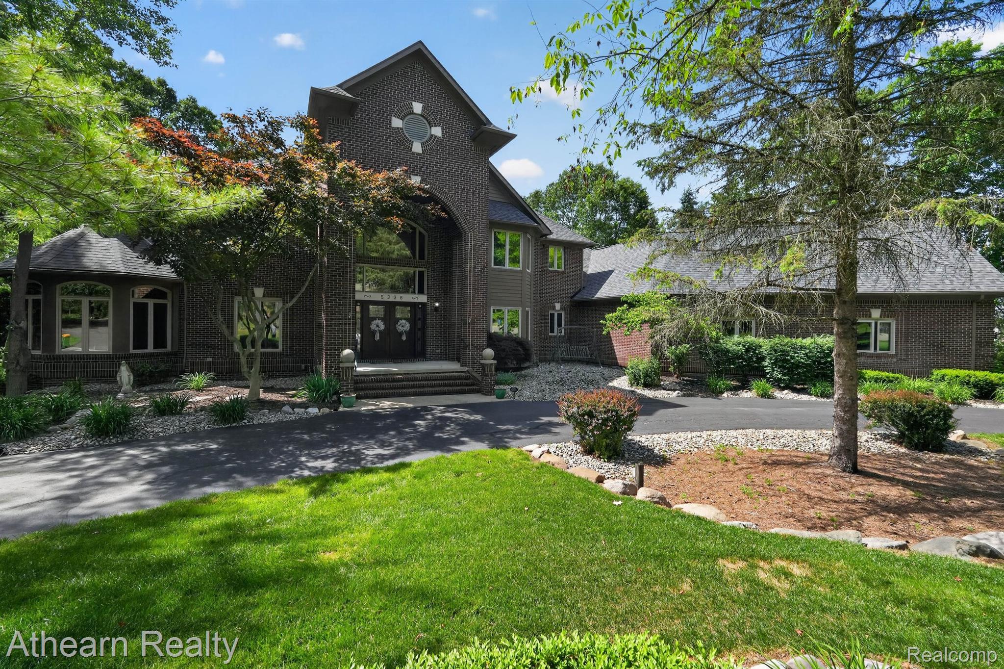 5326, Lake Forest, Brighton, Michigan, 48116