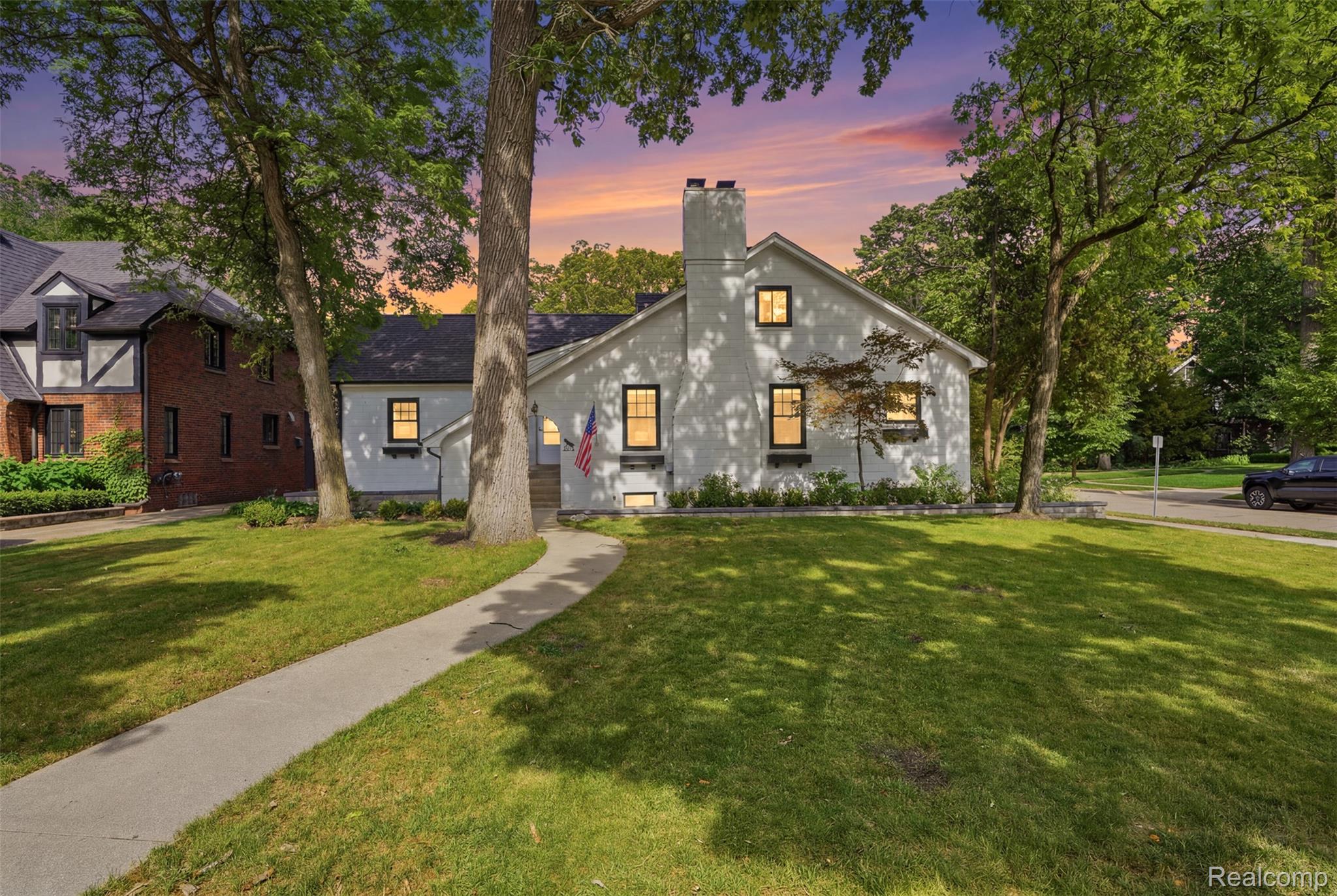 93, Oakdale, Pleasant Ridge, Michigan, 48069