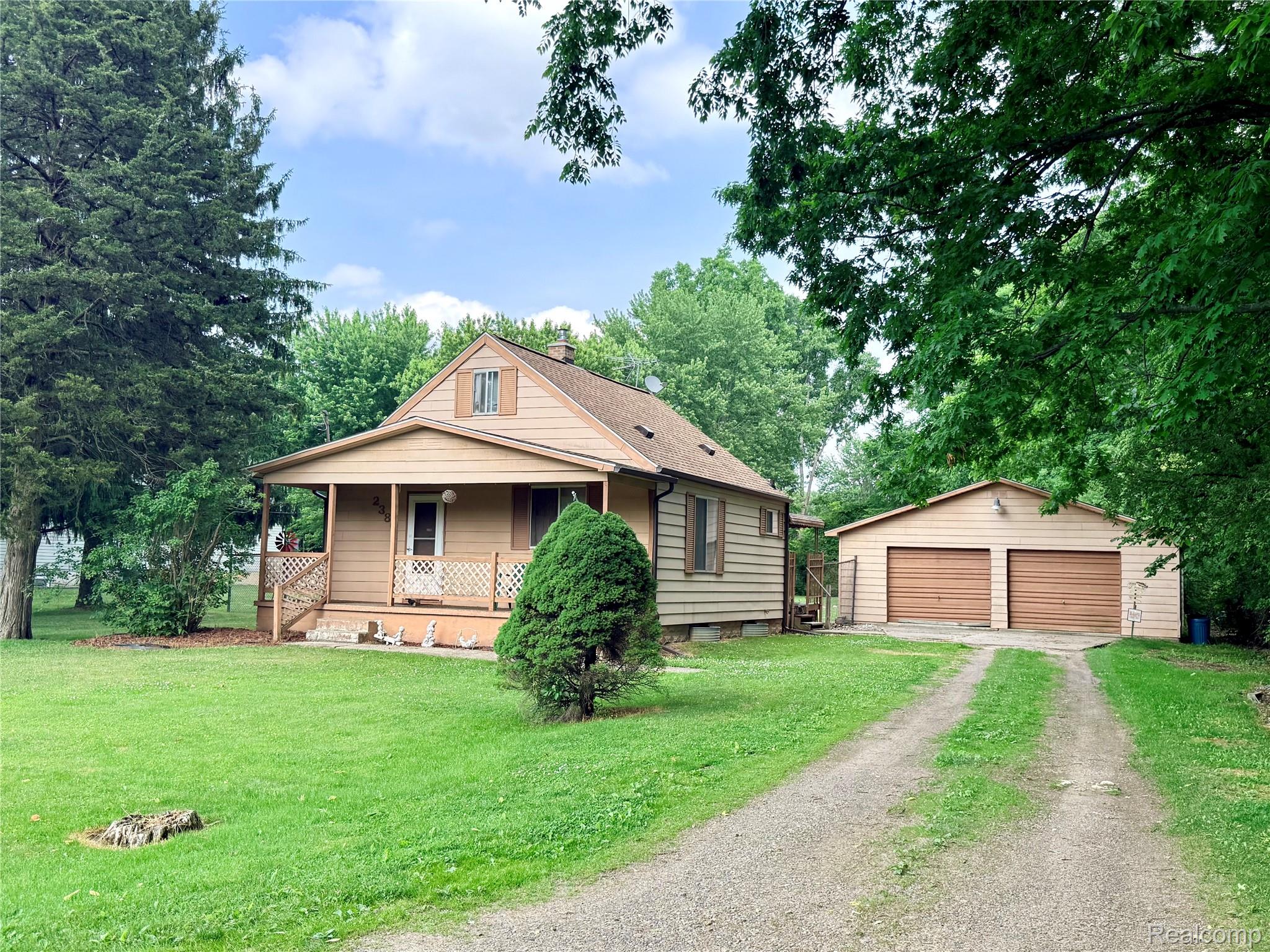 2386, Egleston, E, Burton, Michigan, 48509