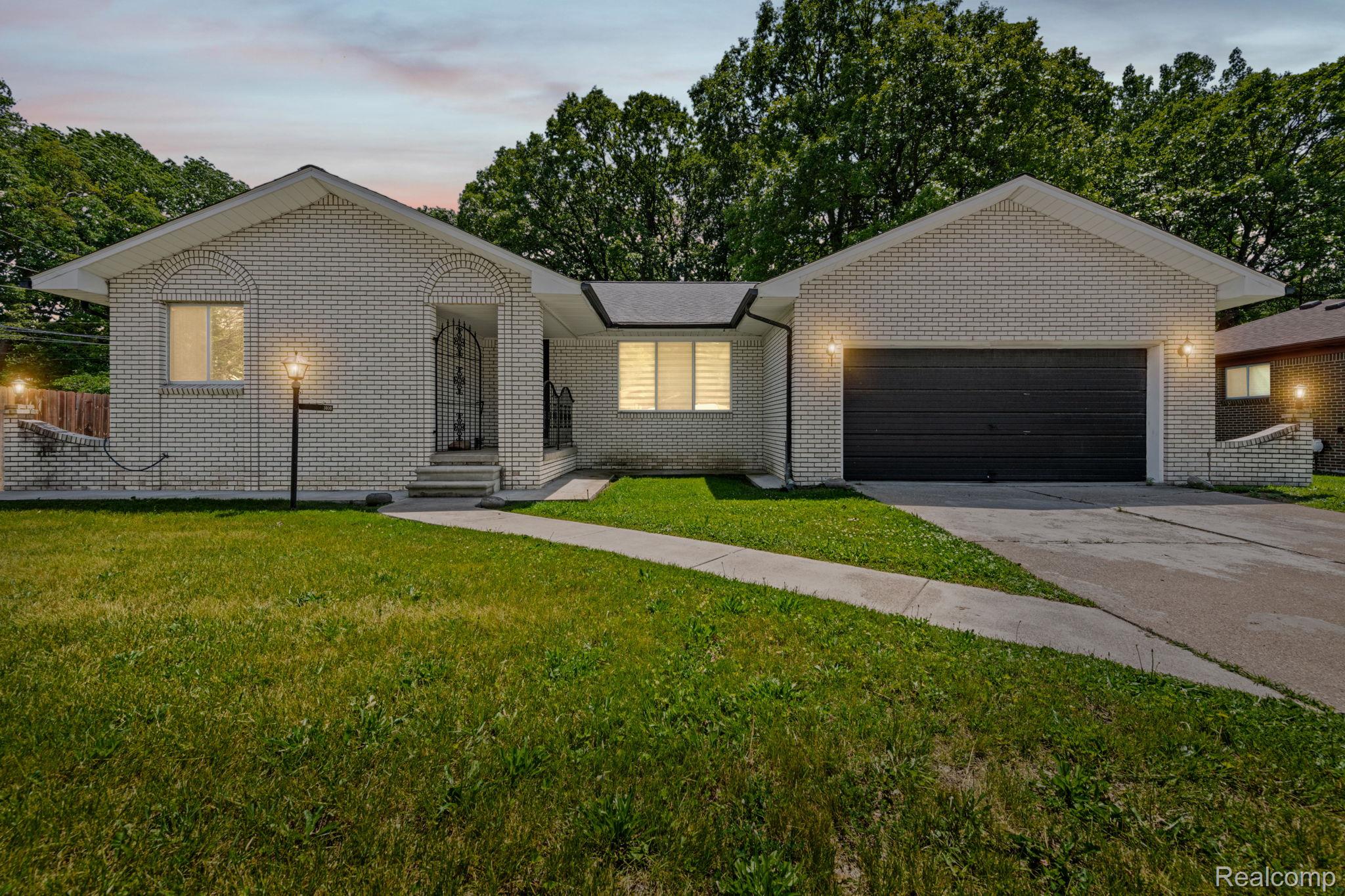 3030, Chard, Warren, Michigan, 48092