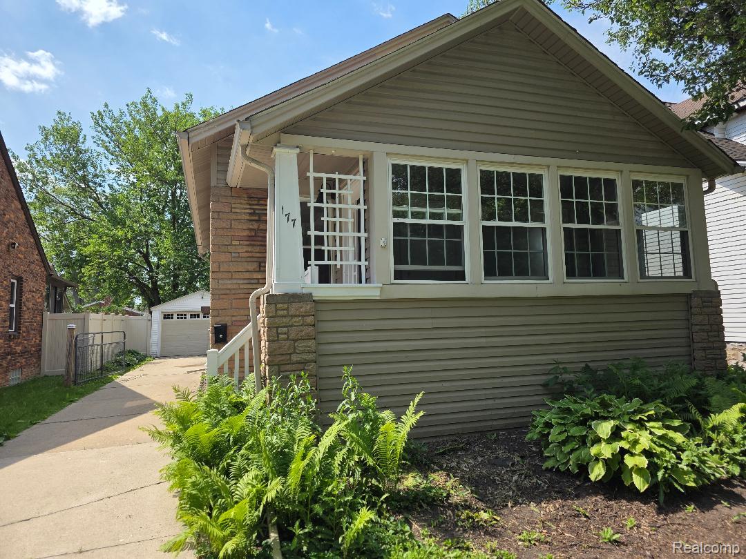 177, Riverbank, Wyandotte, Michigan, 48192