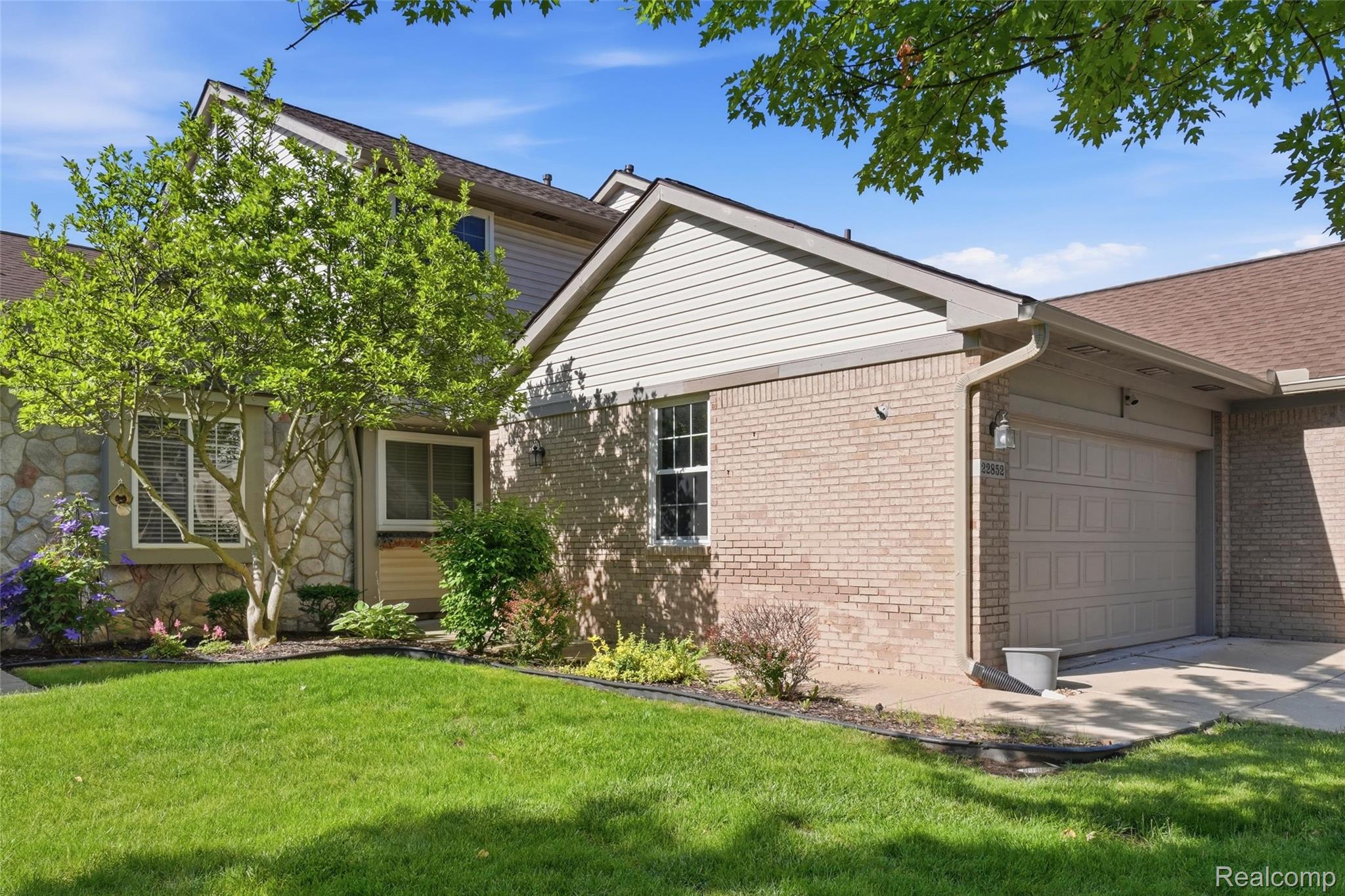 22852, Woodcreek, Taylor, Michigan, 48180