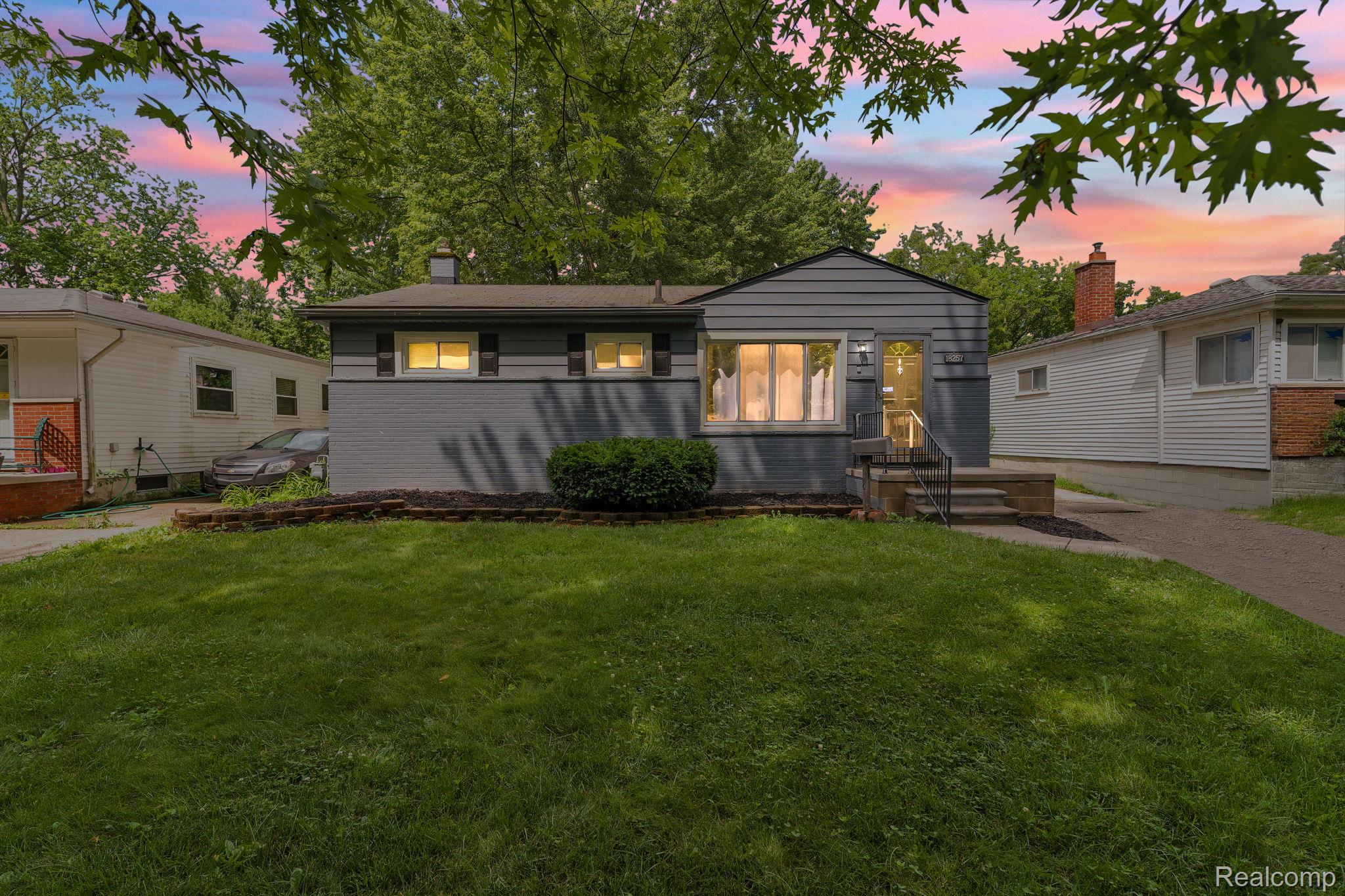 18257, Indian, Redford, Michigan, 48240