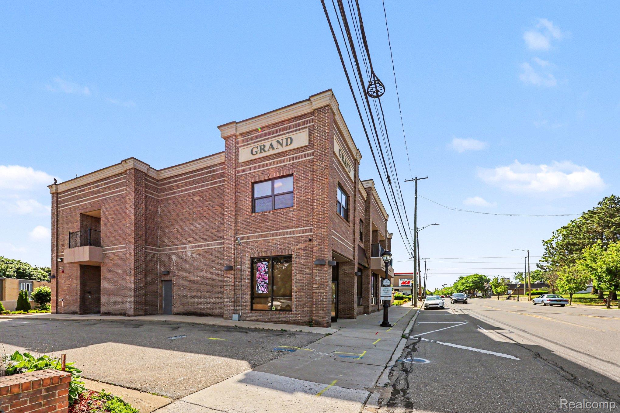 32821, Grand River, #B, Farmington, Michigan, 48336