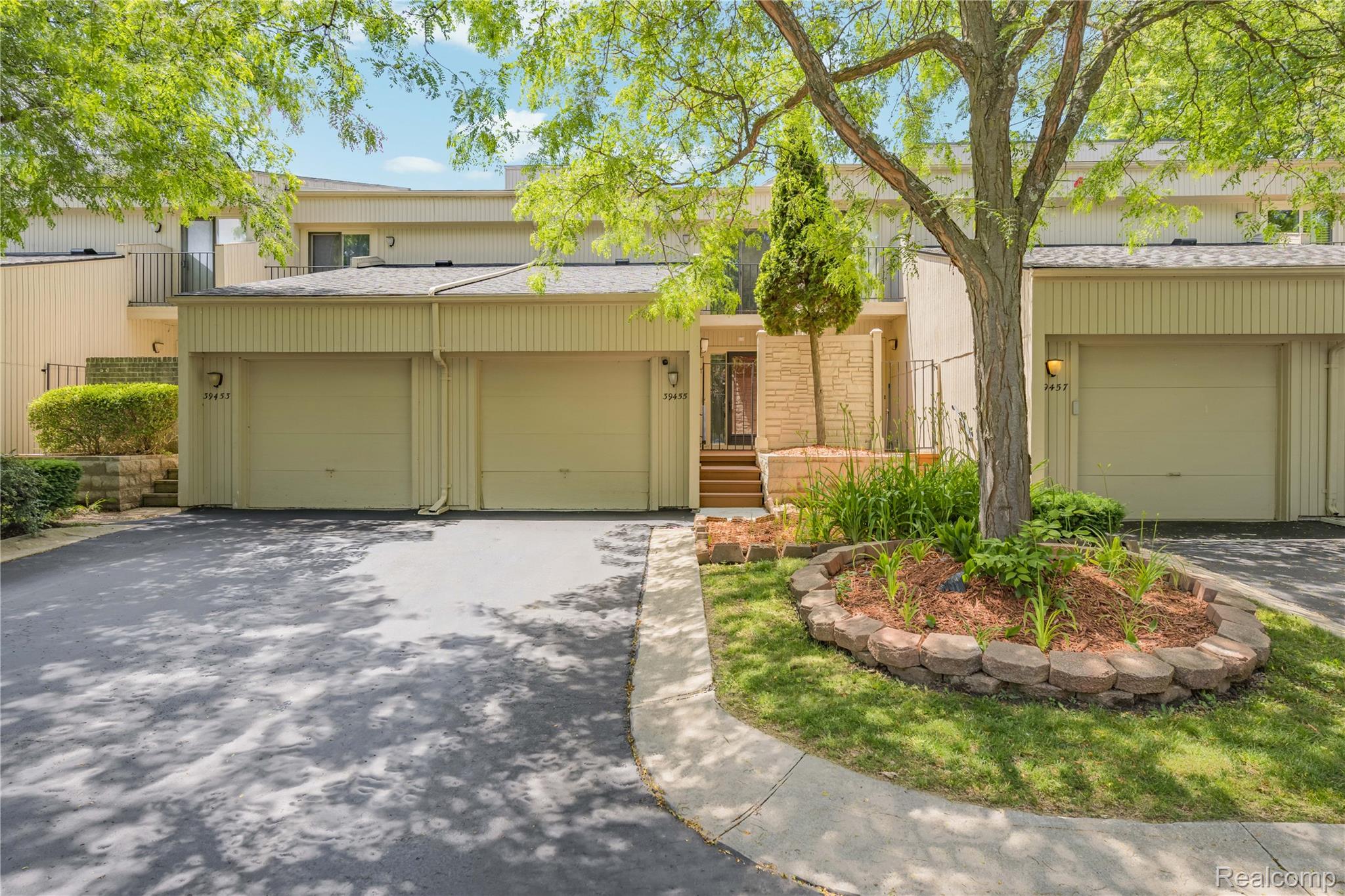 39455, Country, Novi, Michigan, 48375