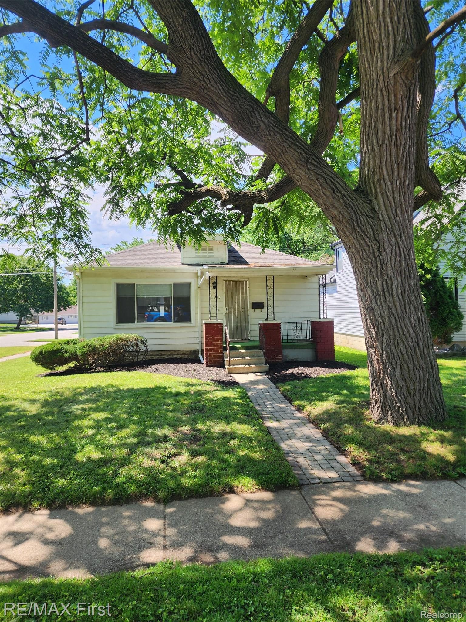 995, Lakeview, Waterford, Michigan, 48328
