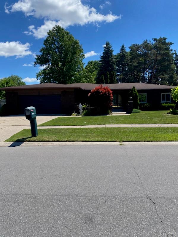 39910, Donahue, Clinton Township, Michigan, 48038