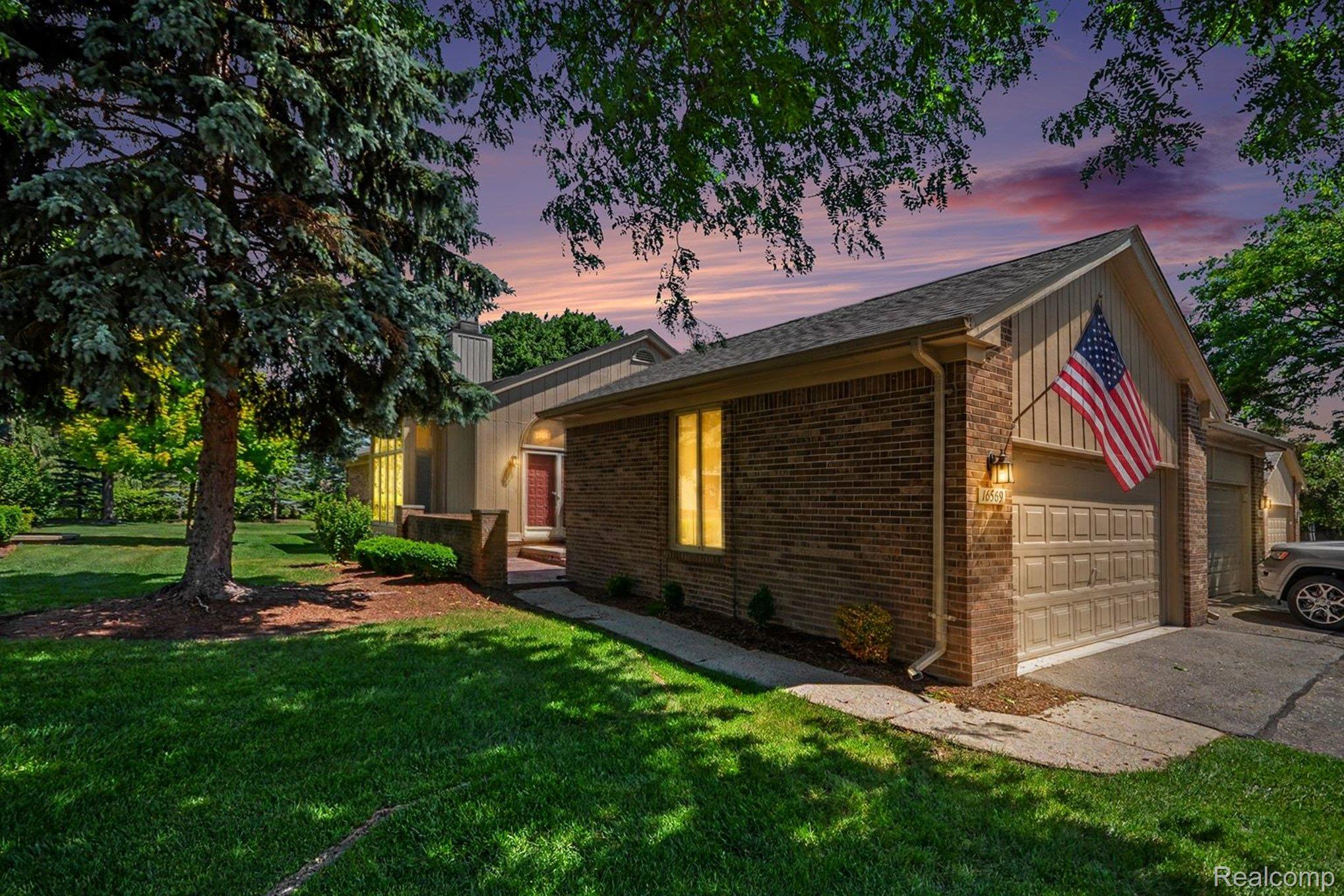 16569, Congress, Clinton Township, Michigan, 48038
