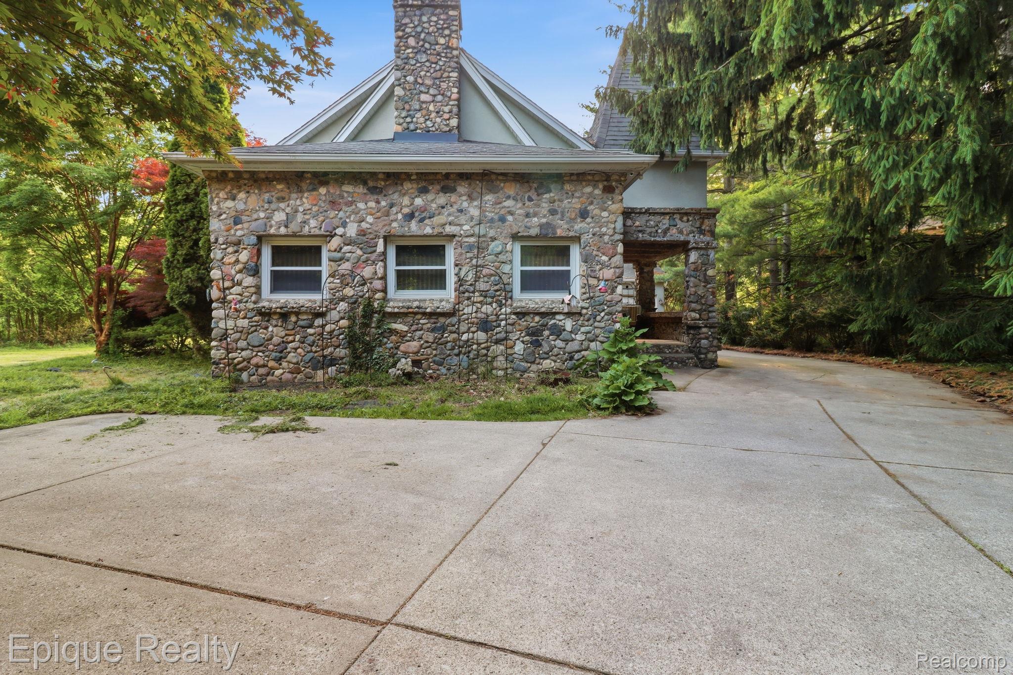 21085, Metroview, Farmington, Michigan, 48335