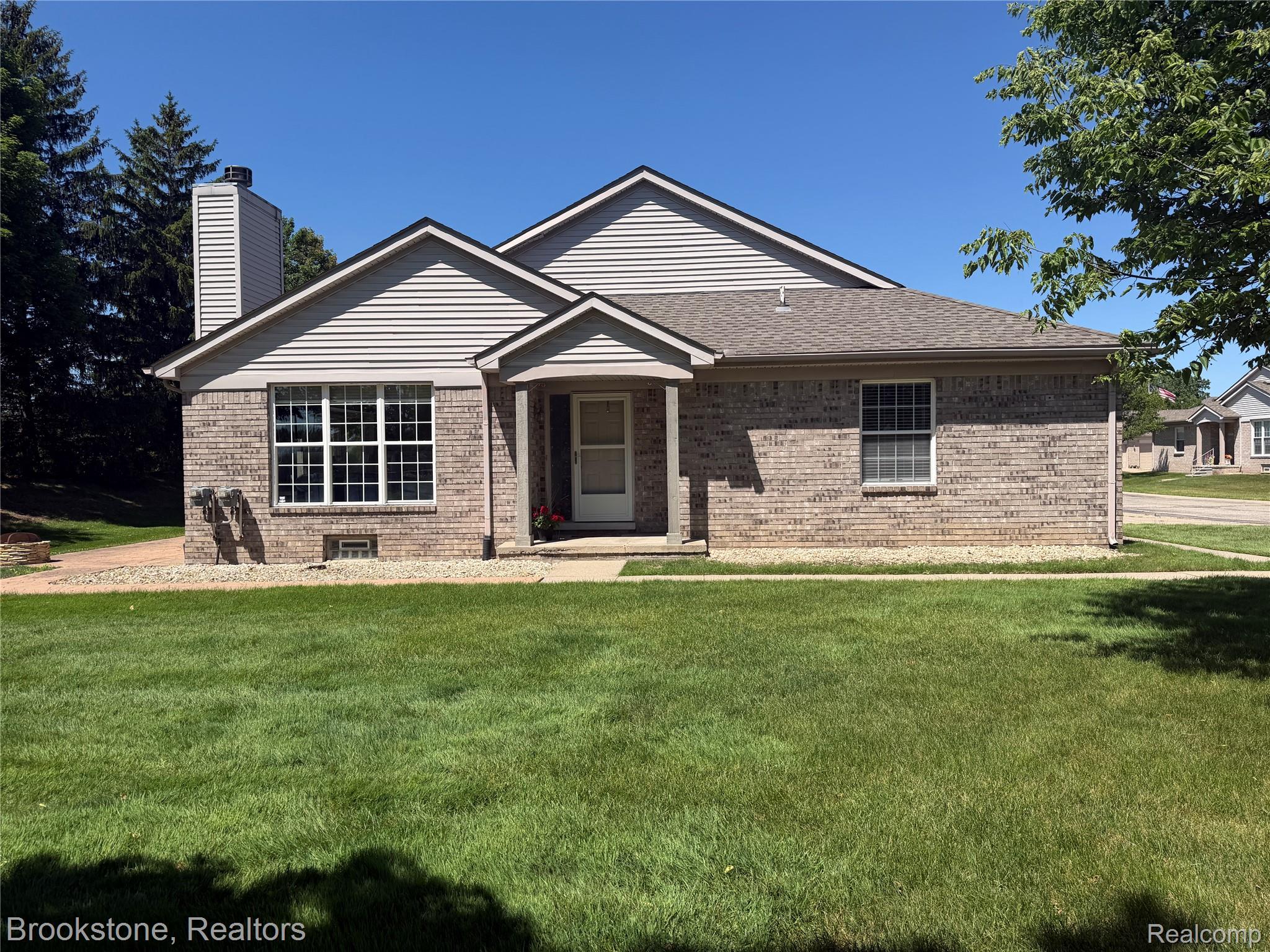 41021, Glenleven, Clinton Township, Michigan, 48038