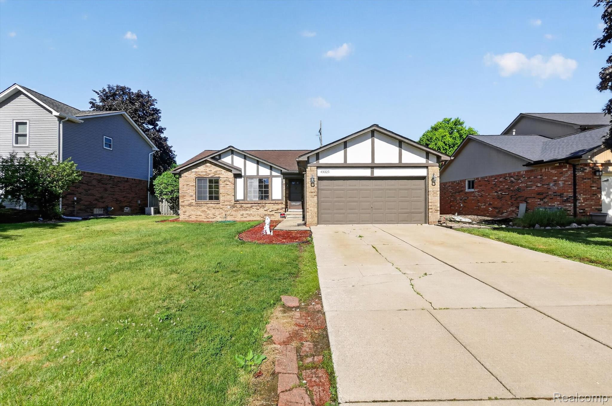 43325, Nebel, Clinton Township, Michigan, 48038