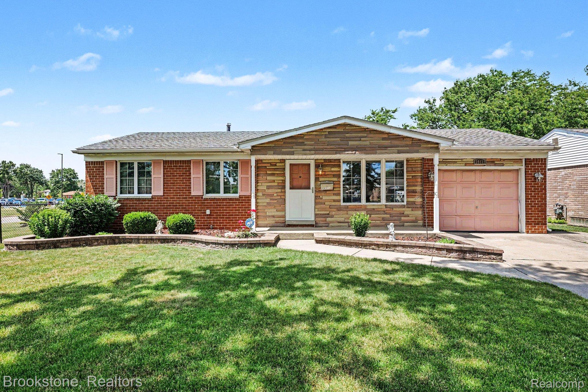 39111, Theresa, Sterling Heights, Michigan, 48313
