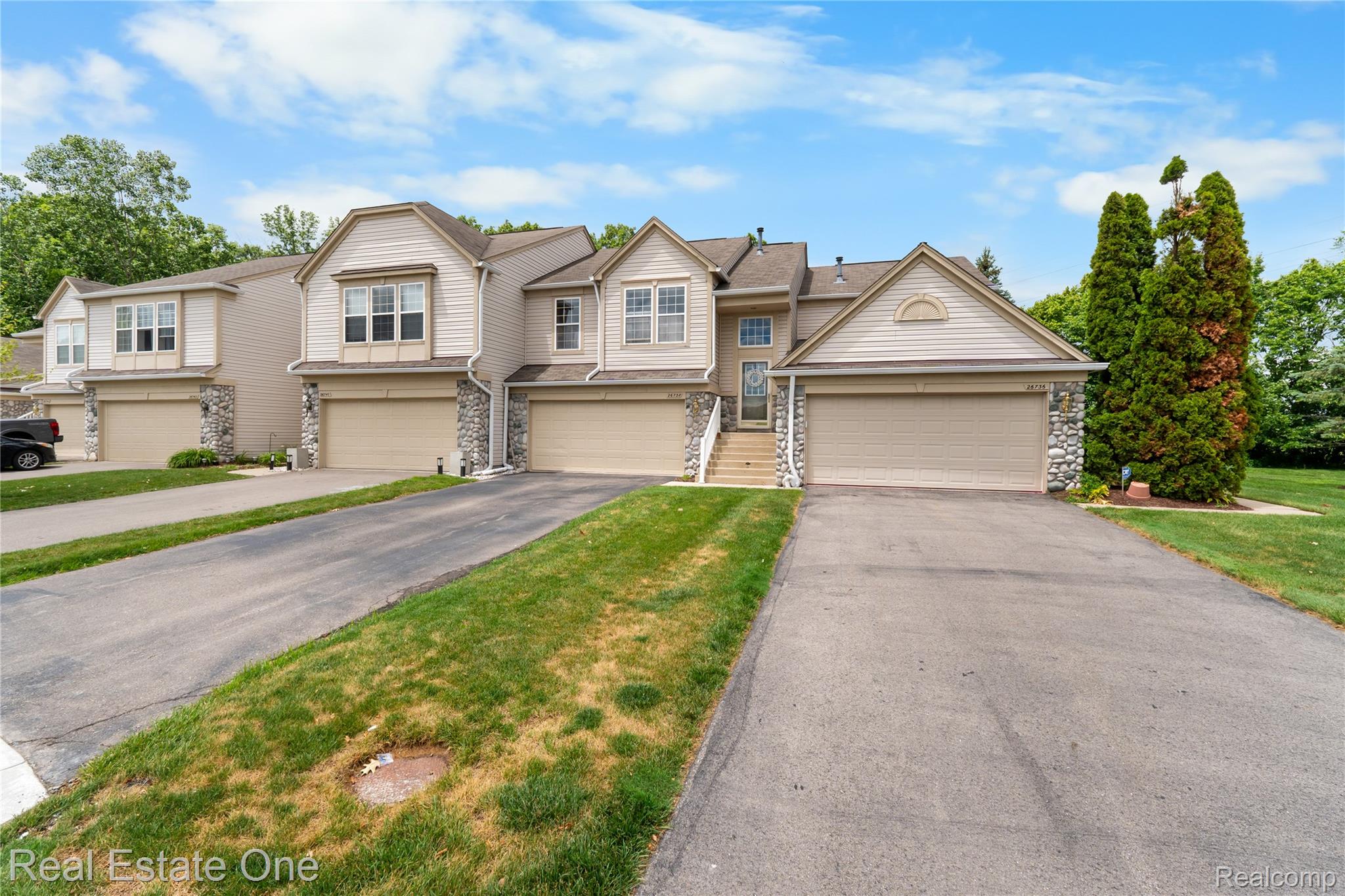 26738, Kirkway, Trenton, Michigan, 48183