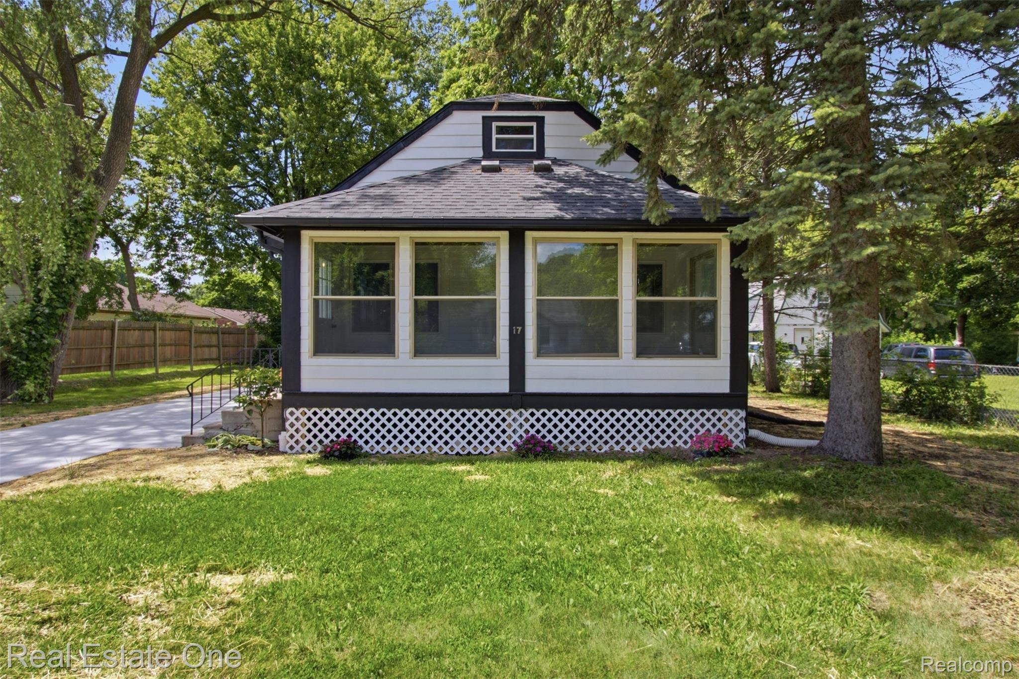 17, Midland, Pontiac, Michigan, 48342