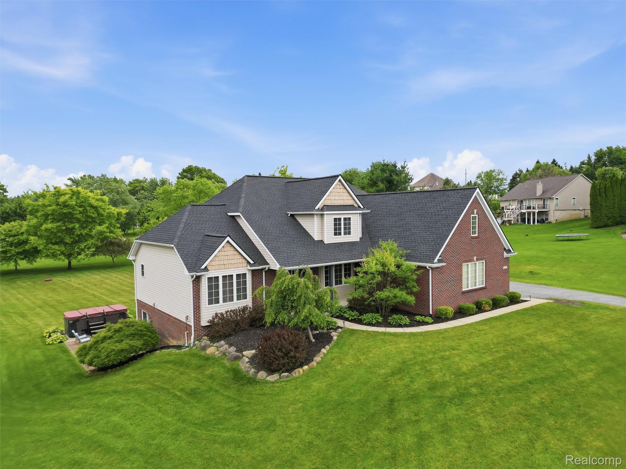 1232, Thorn Ridge, Howell, Michigan, 48843