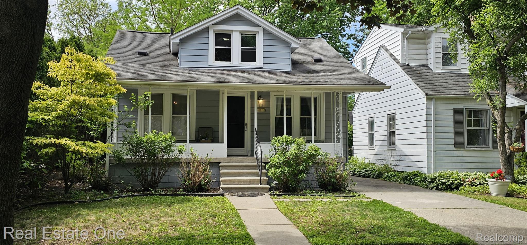2073, Roslyn, Grosse Pointe Woods, Michigan, 48236