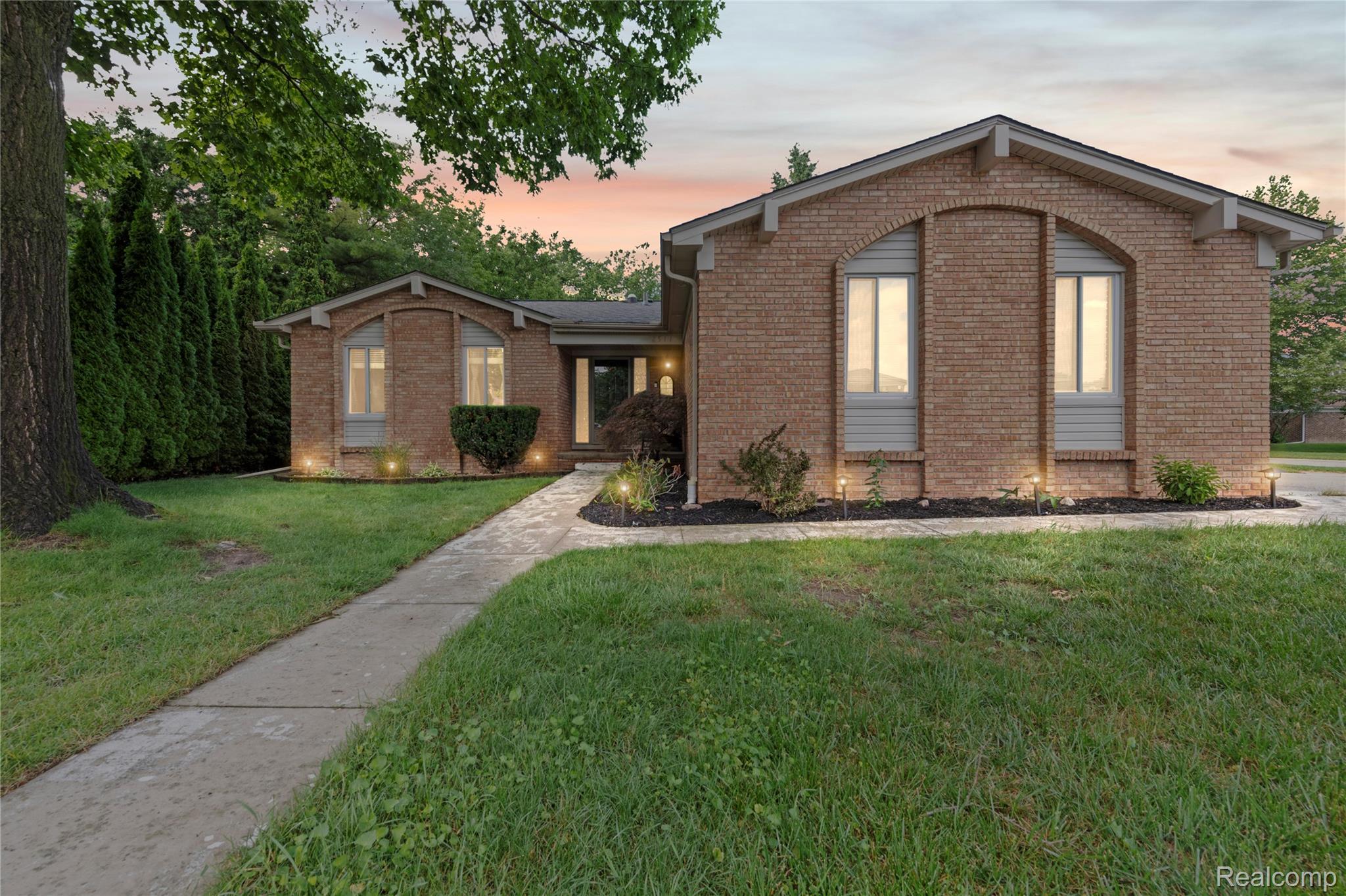 2511, Coral, Troy, Michigan, 48085