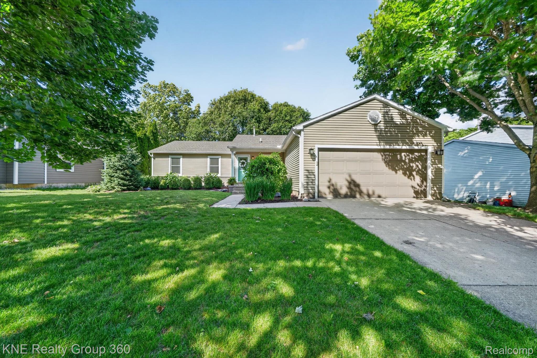 895, Fairway Trails, Brighton, Michigan, 48116