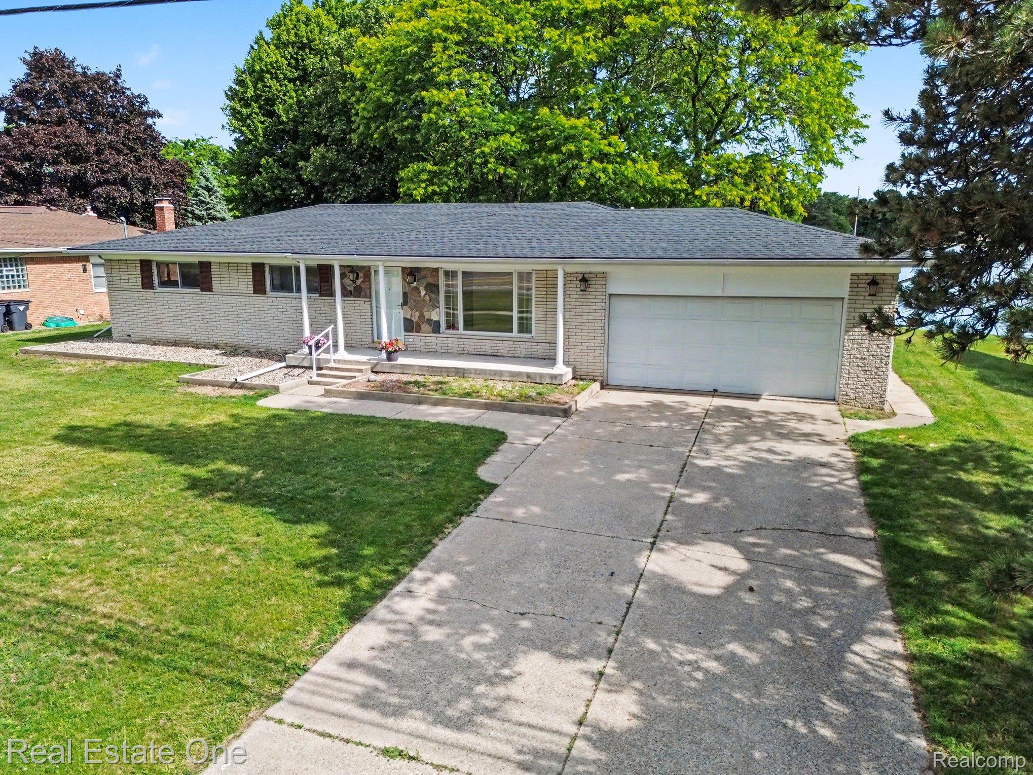 1347, Square Lake, Troy, Michigan, 48085