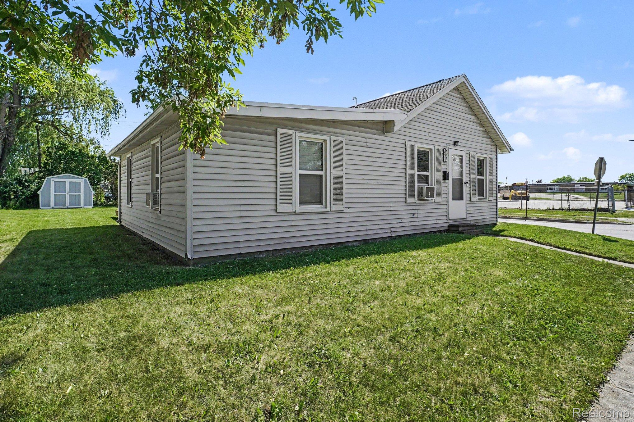 651, Elm, Lapeer, Michigan, 48446