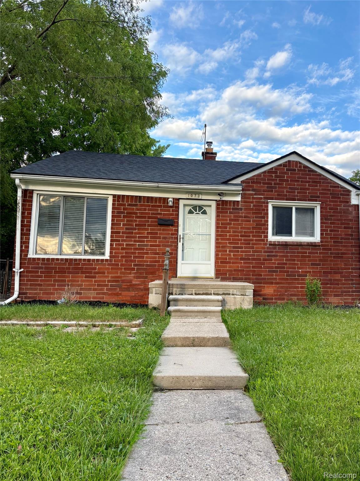 1073, Colonial, Inkster, Michigan, 48141