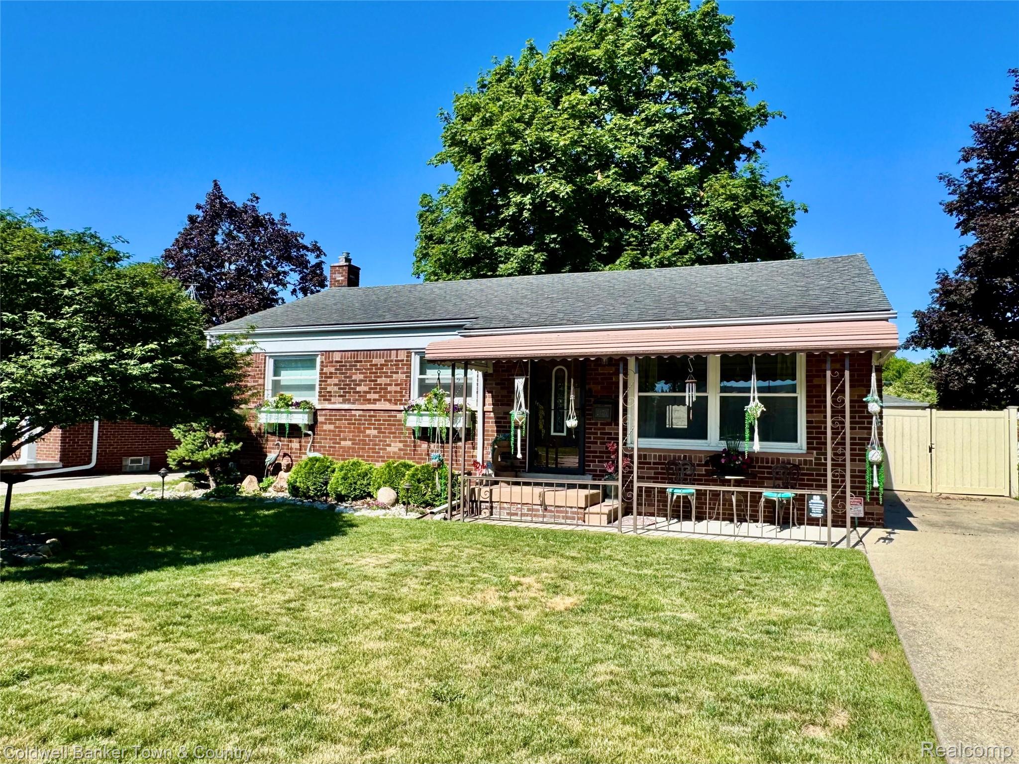 2470, Pinetree, Trenton, Michigan, 48183