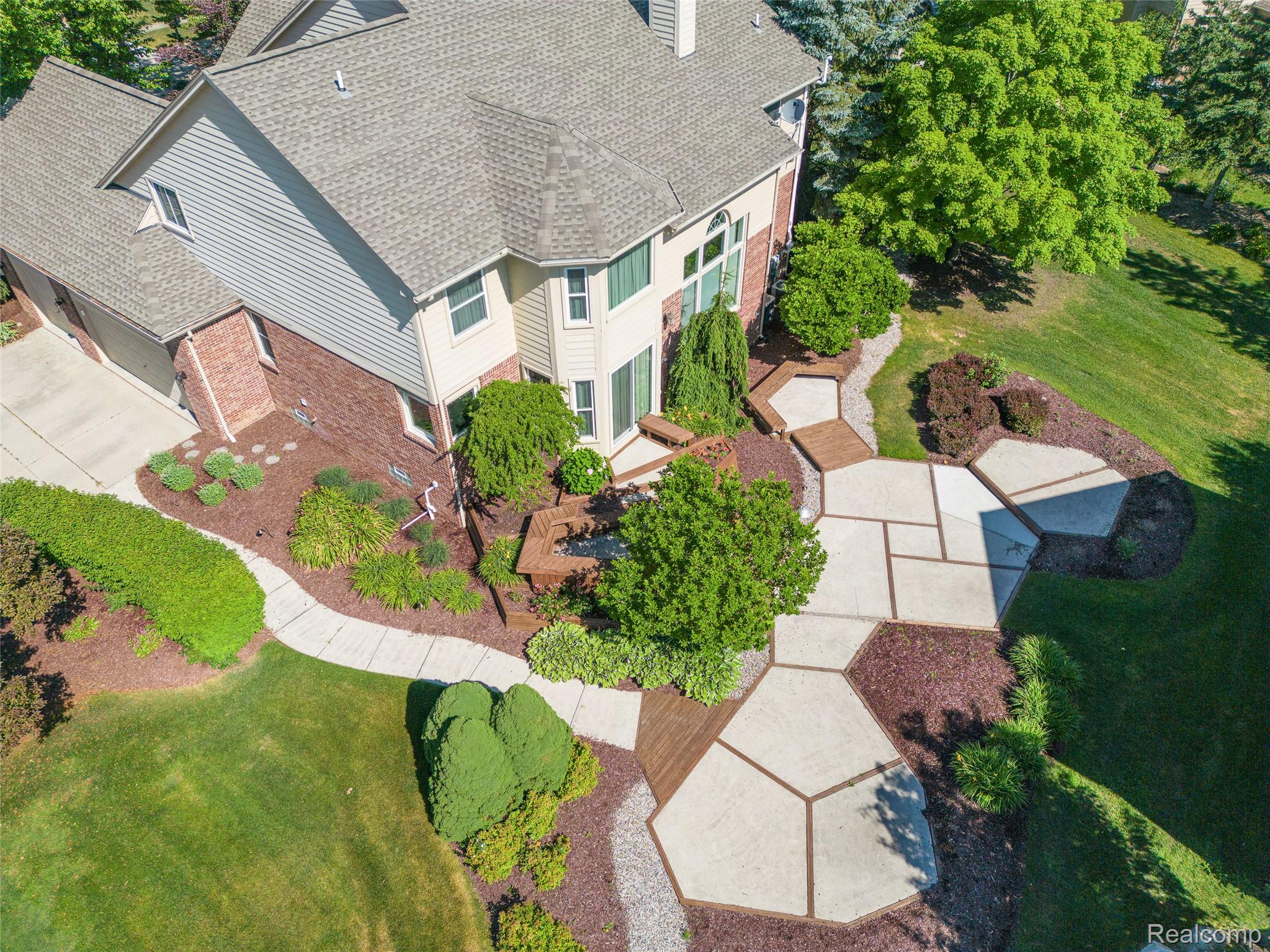 24084, Westmont, Novi, Michigan, 48374