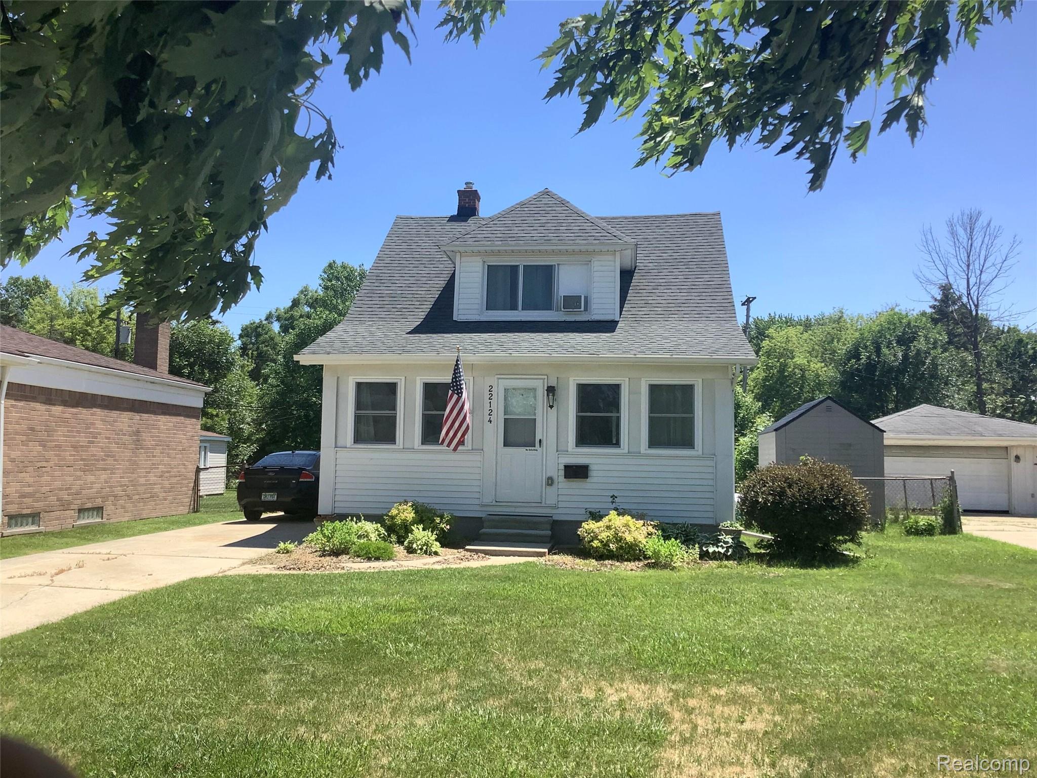22124, Violet, St. Clair Shores, Michigan, 48082
