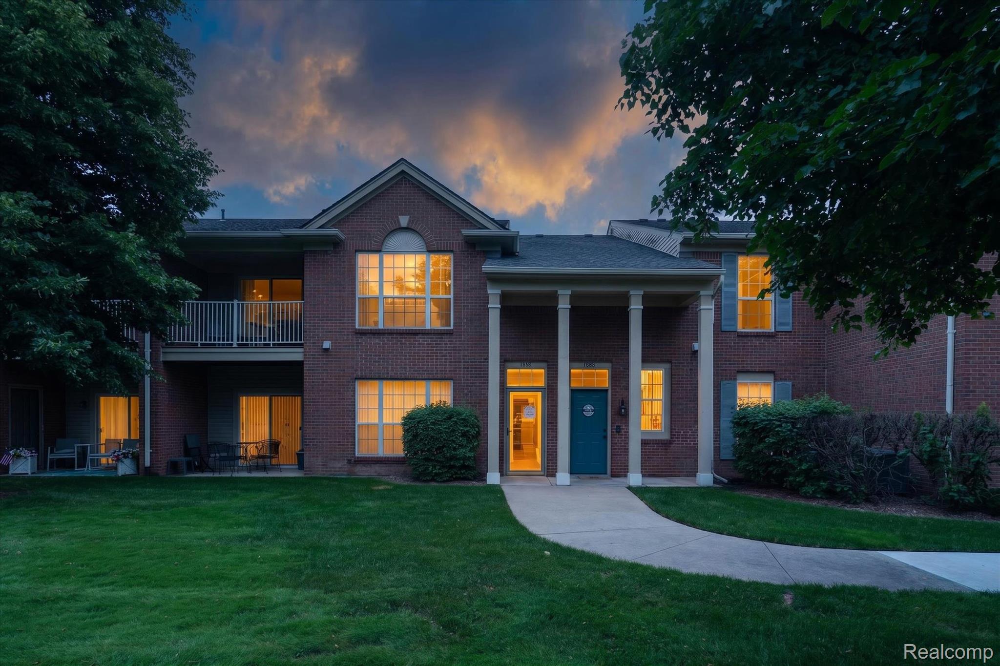3203, Chesapeake, Walled Lake, Michigan, 48390