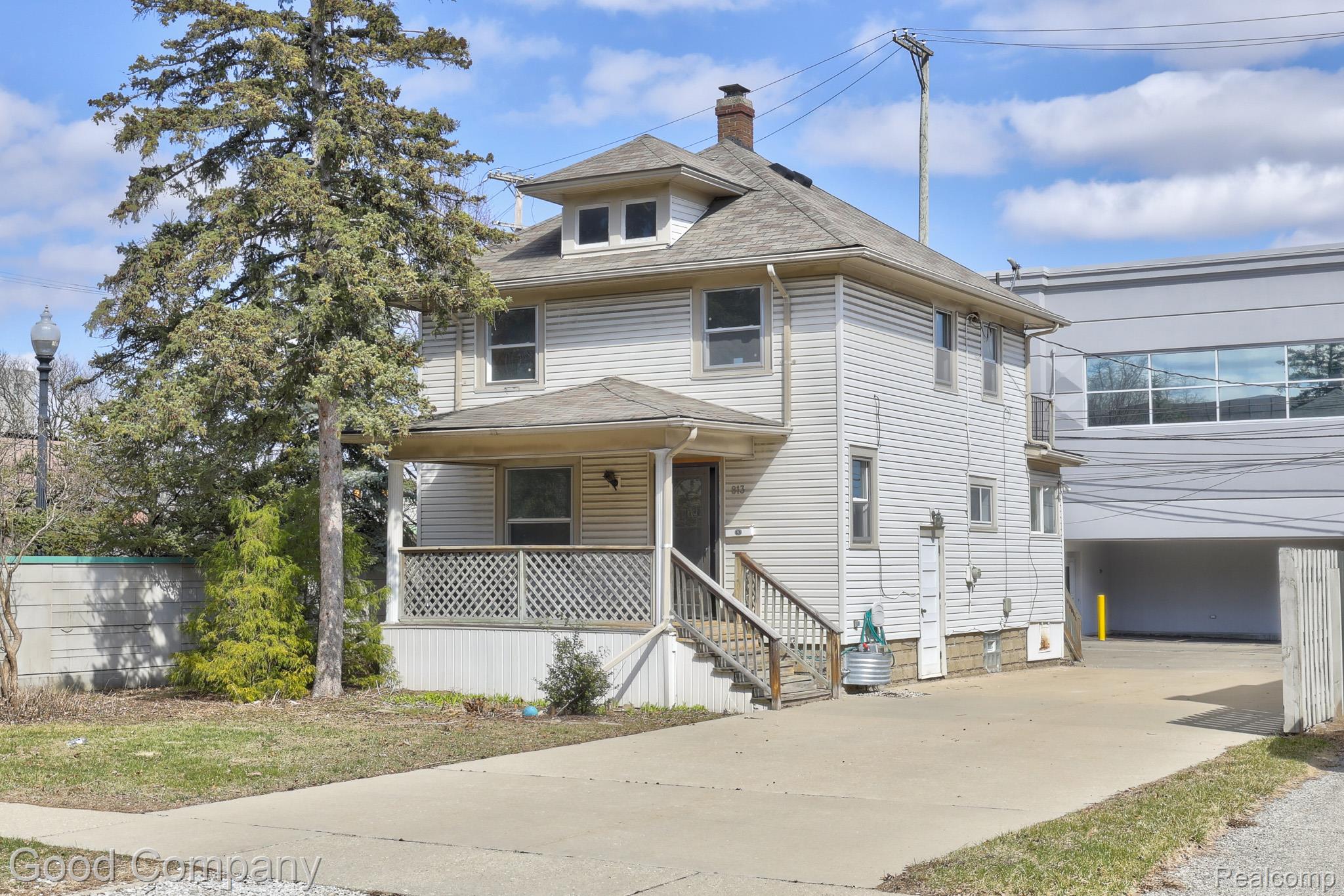 813, Center, Royal Oak, Michigan, 48067