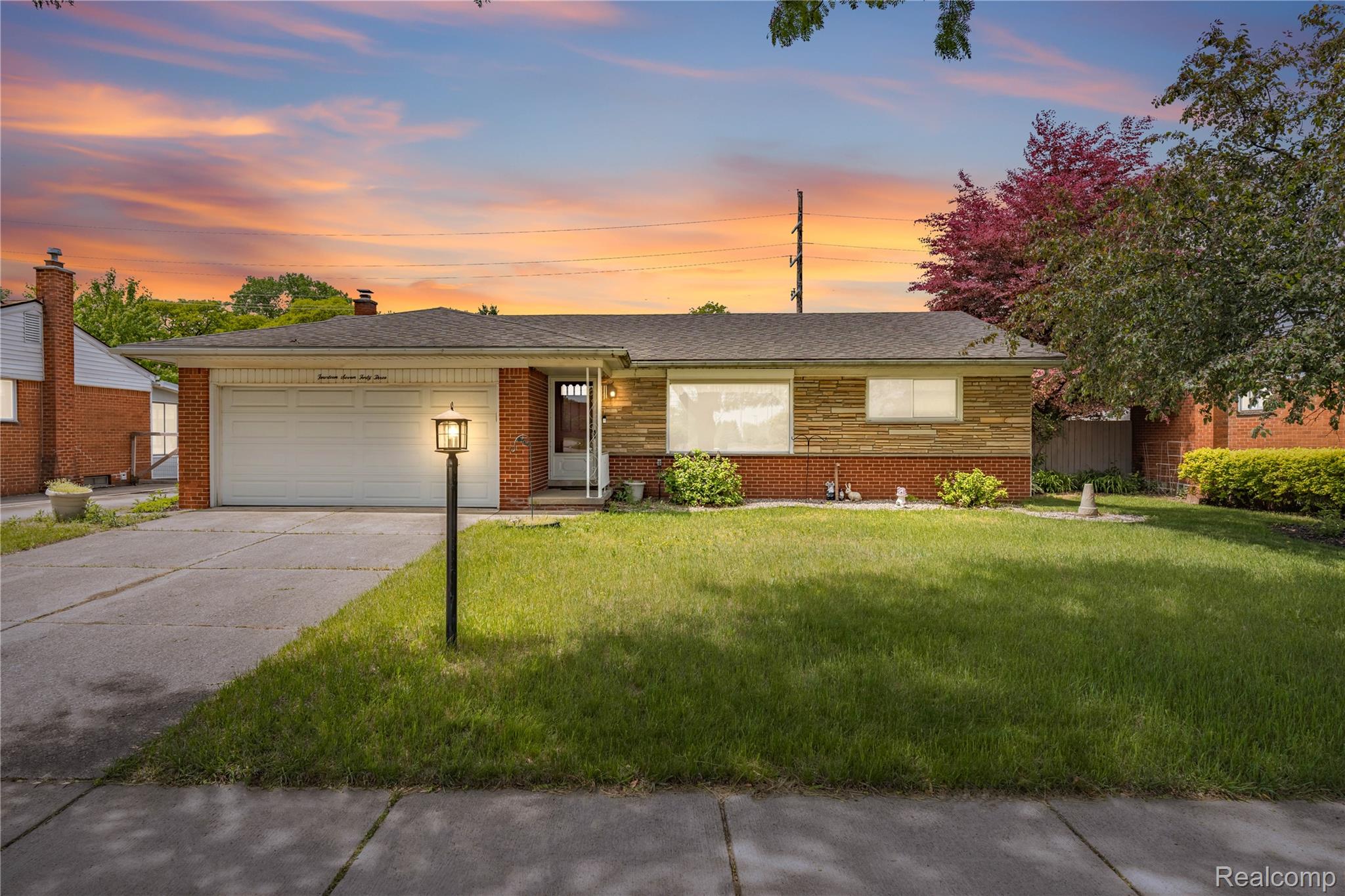 14743, Newburgh, Livonia, Michigan, 48154