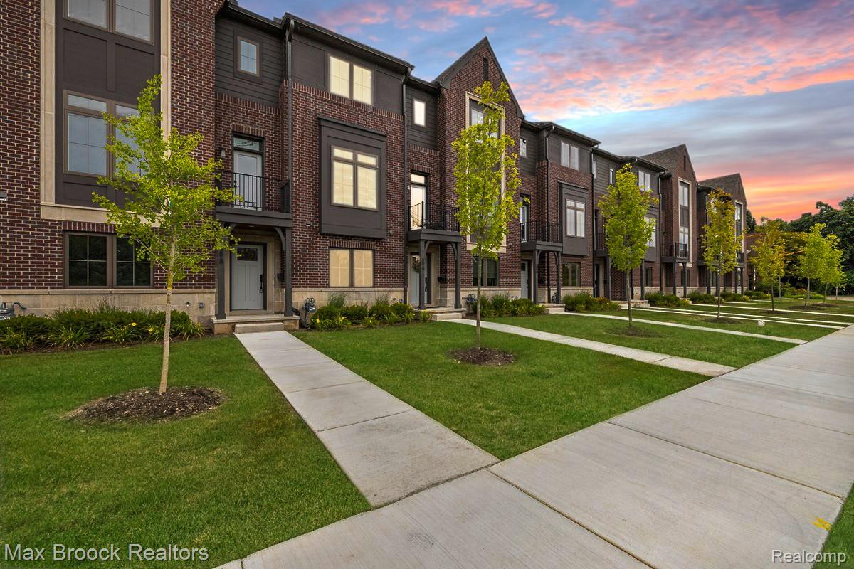 382, Notre Dame, Grosse Pointe, Michigan, 48230