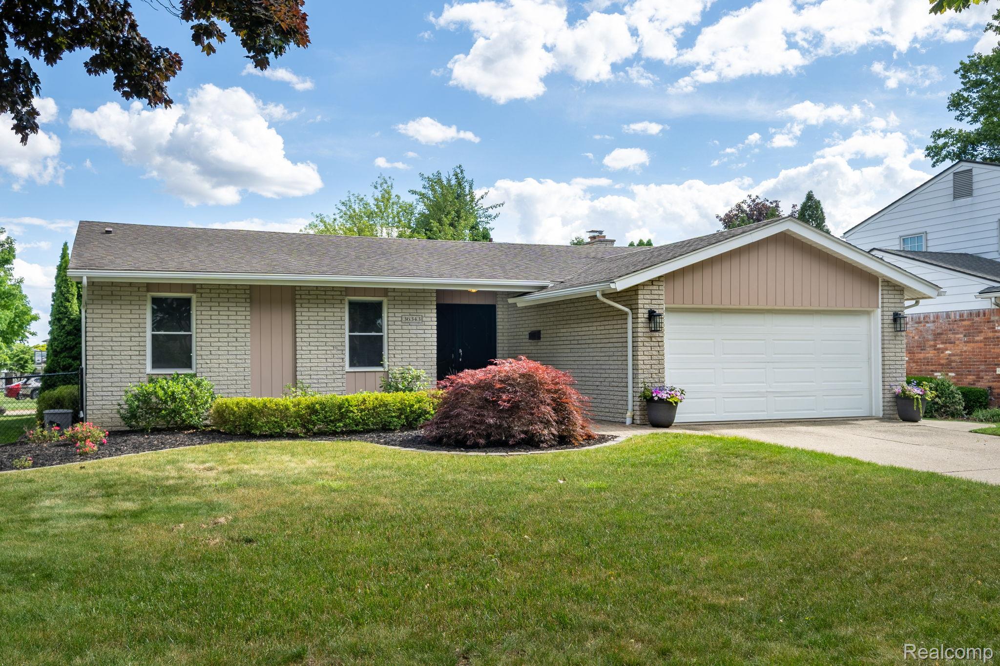 36343, Dardanella, Livonia, Michigan, 48152