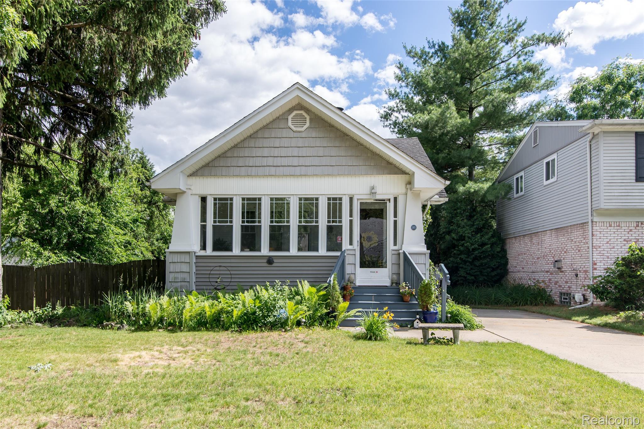 140, Lawrence, Royal Oak, Michigan, 48073