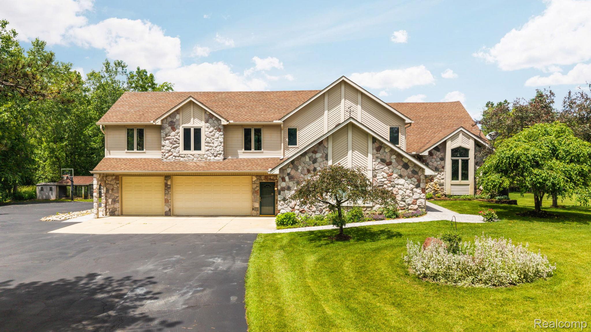 2325, 7 Mile, South Lyon, Michigan, 48178