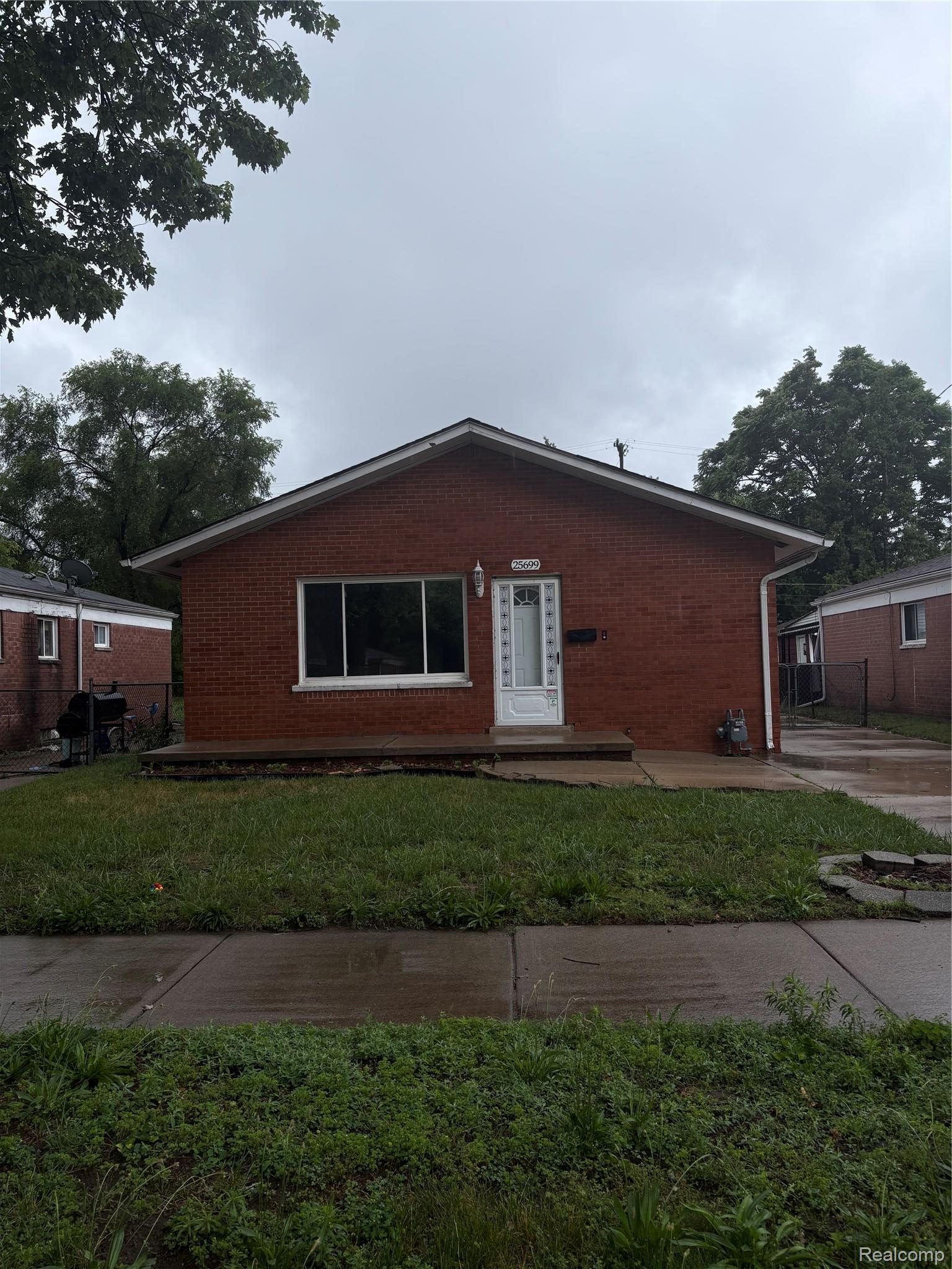 25699, Pennie, Dearborn Heights, Michigan, 48125