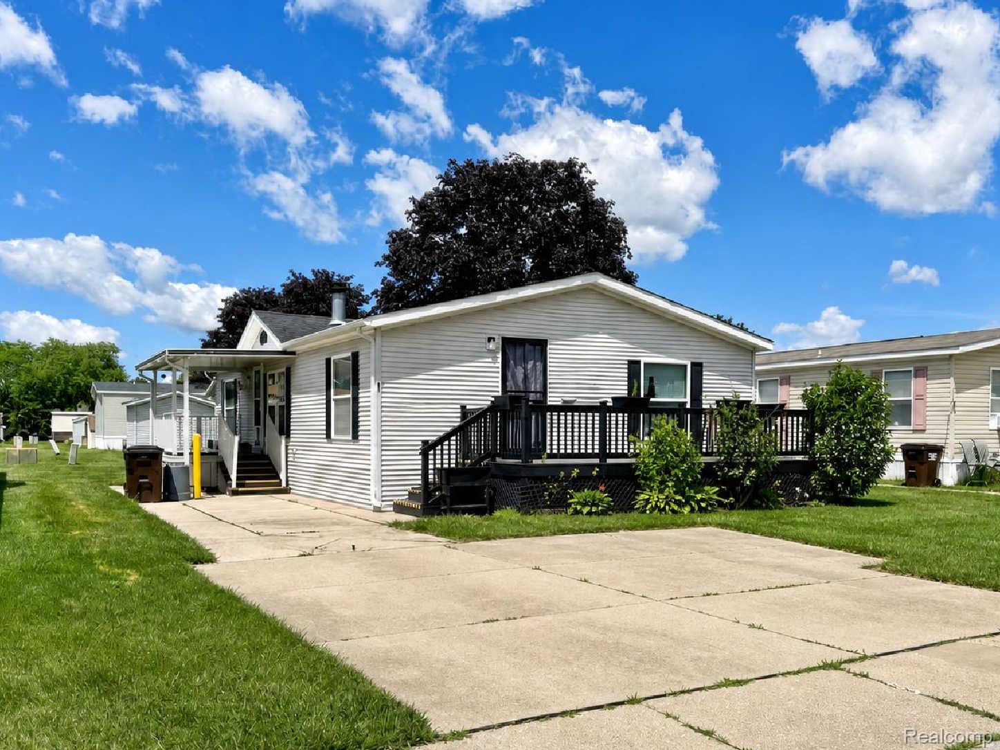 90, Menlo Park, Belleville, Michigan, 48111