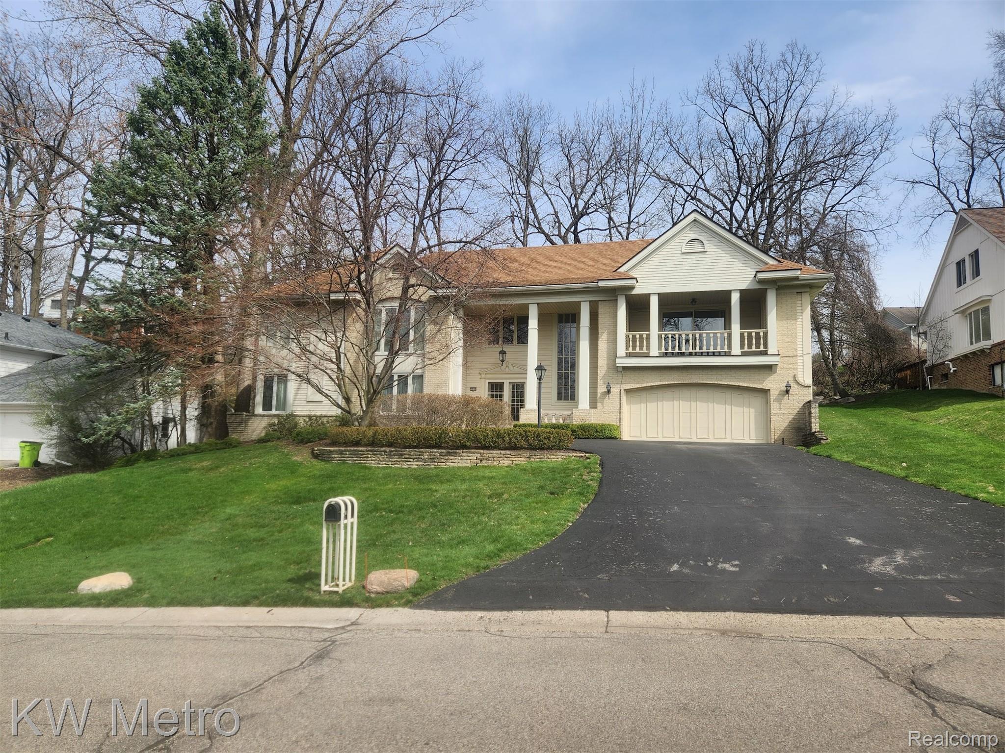 3086, Bloomfield Park, West Bloomfield, Michigan, 48323