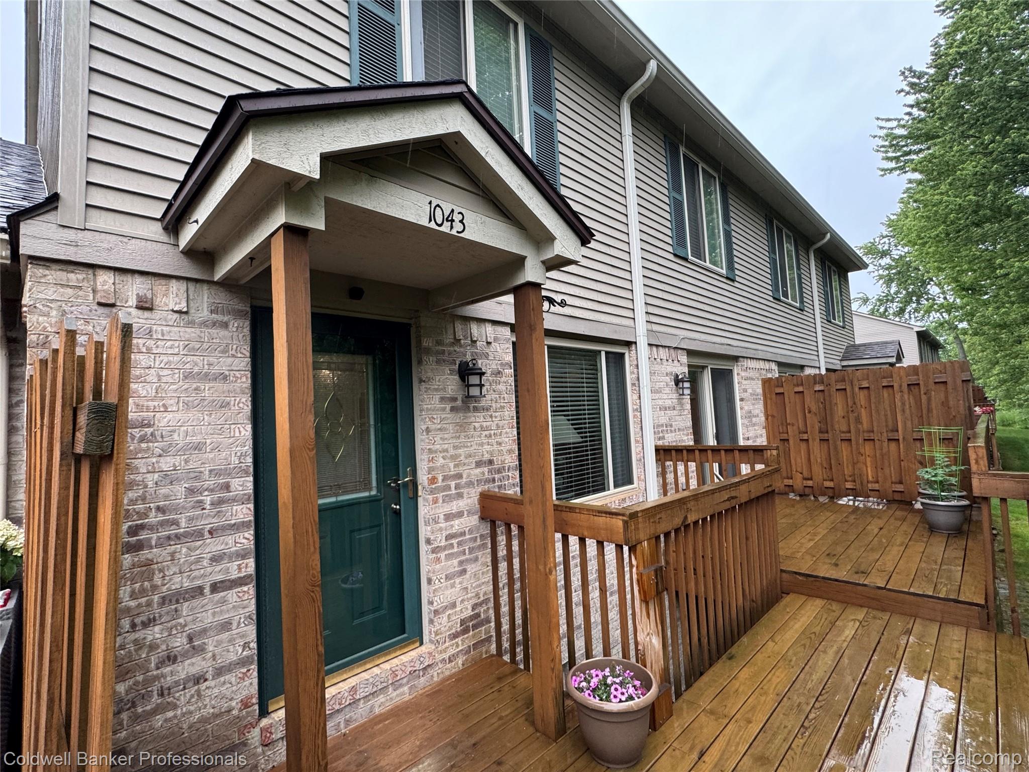 1043, Old Leake, Holly, Michigan, 48442