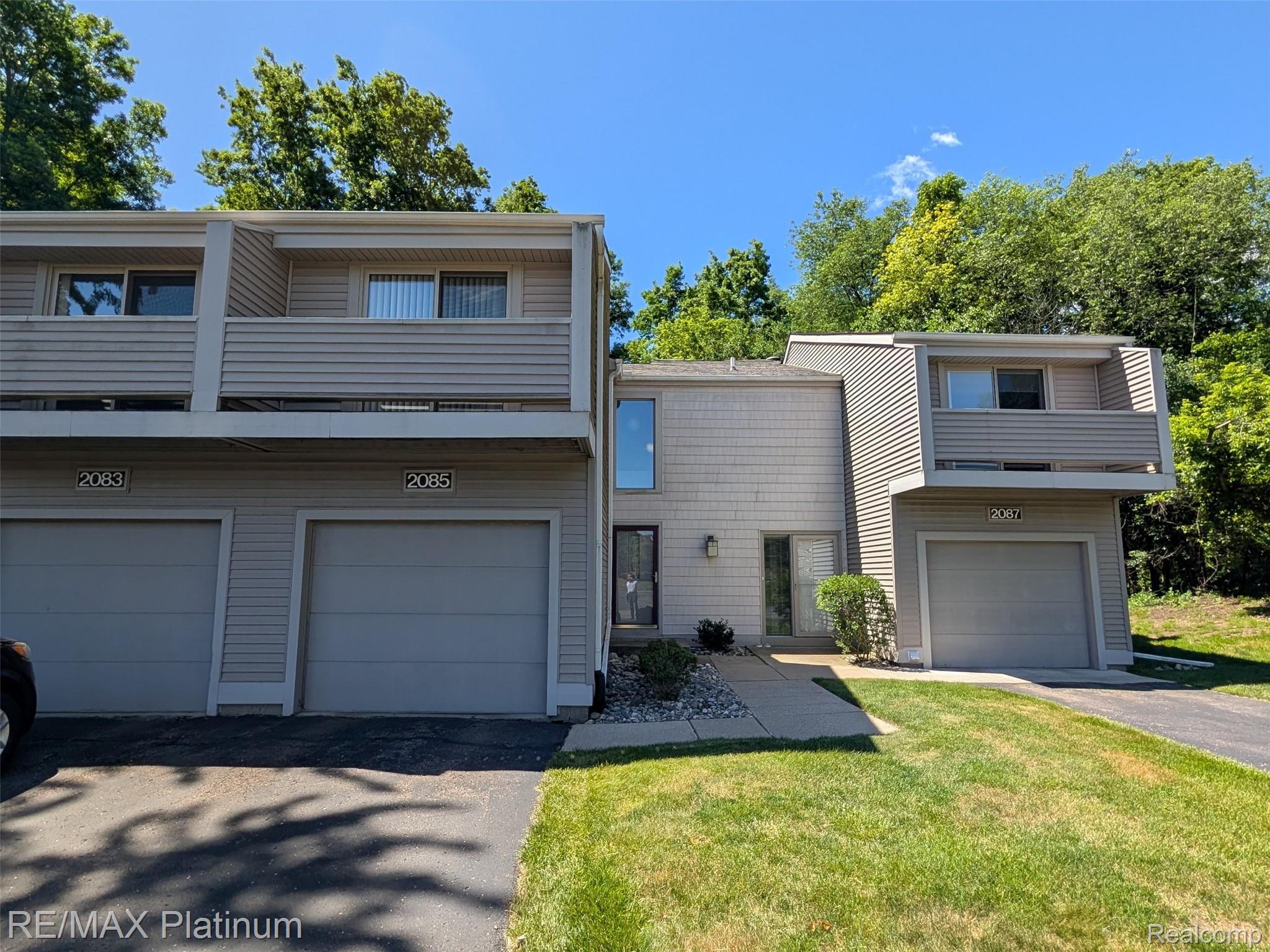 2085, Fox Hollow, Okemos, Michigan, 48864