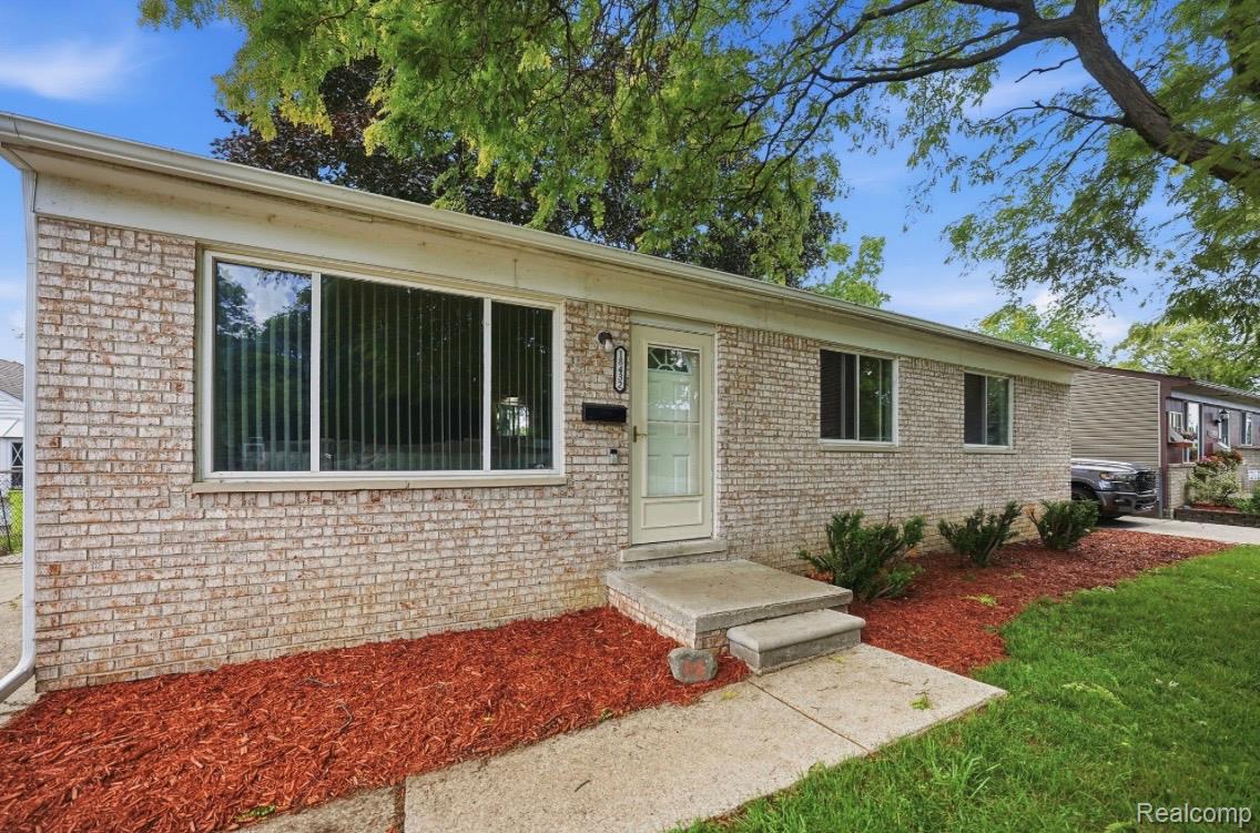 18432, Mesle, Roseville, Michigan, 48066