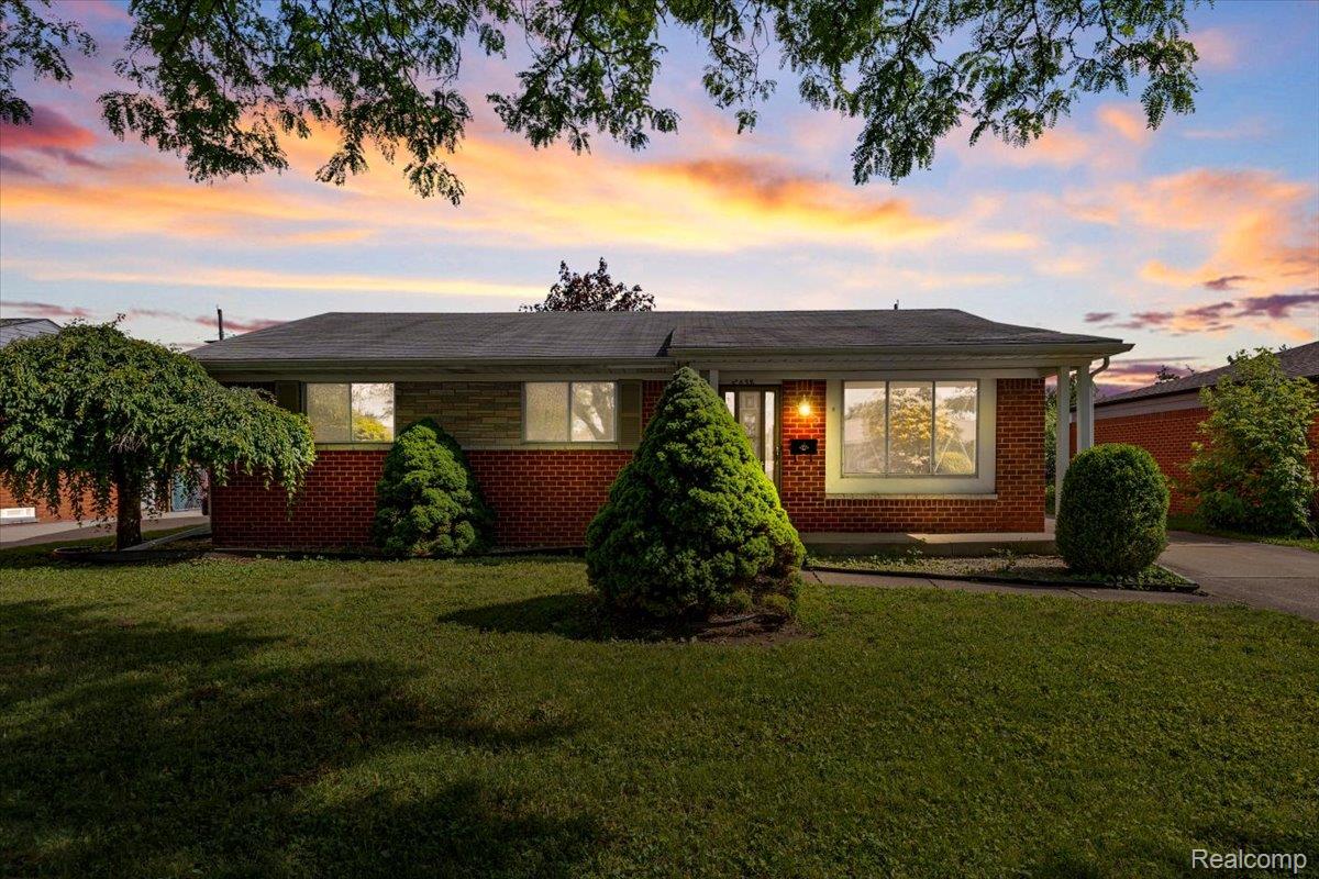 2638, Athena, Troy, Michigan, 48083
