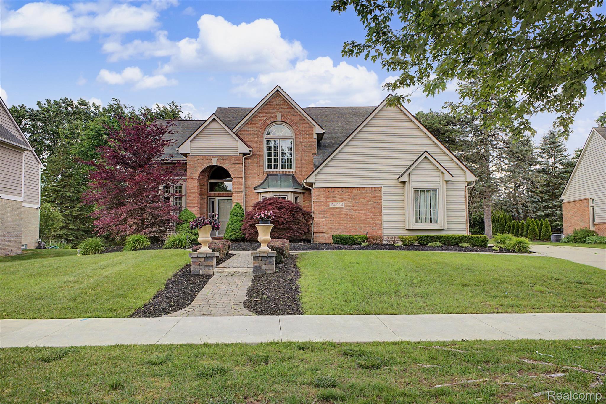 24024, Devonshire, Novi, Michigan, 48374