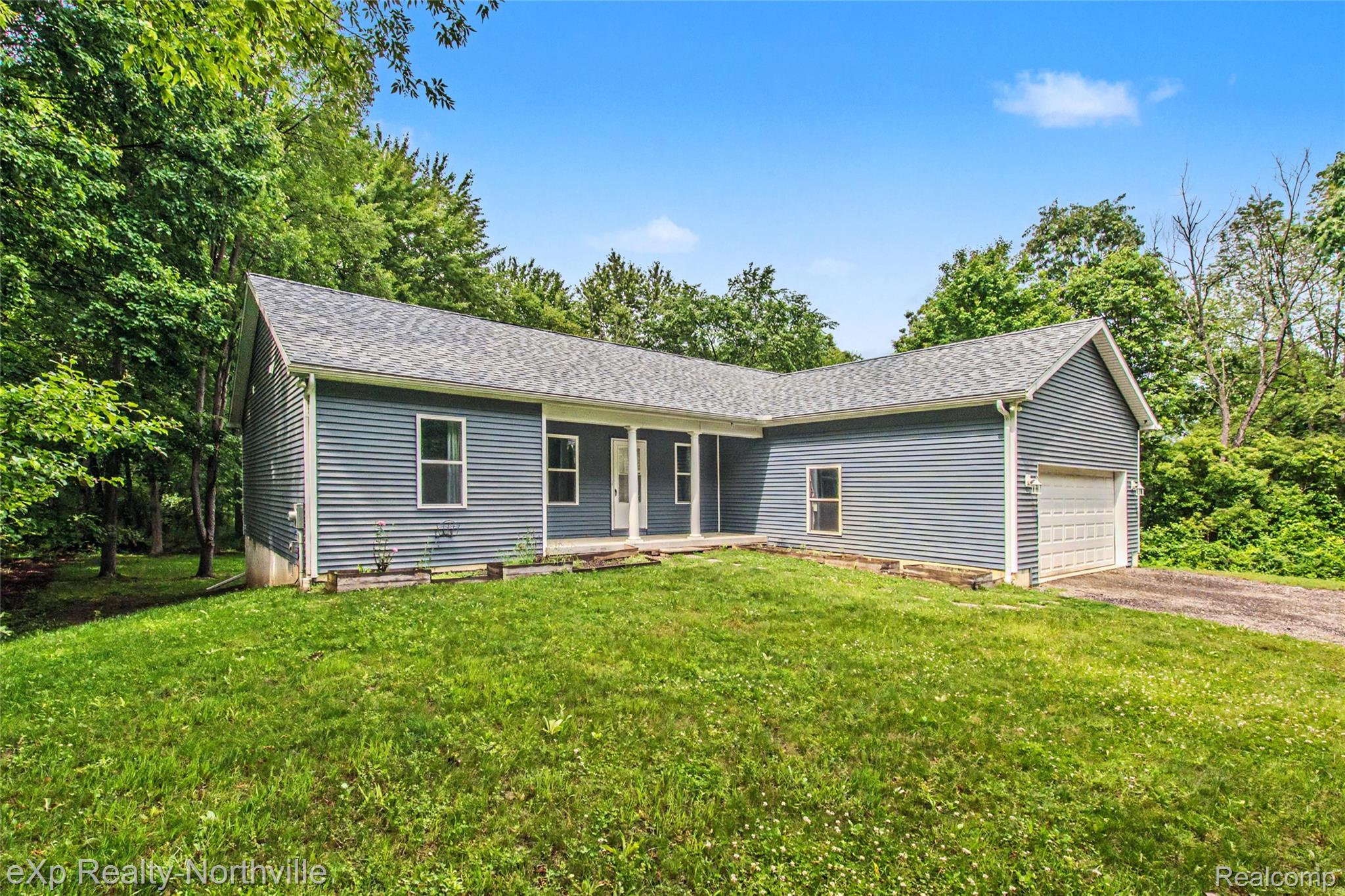 1765, Parker, Holly, Michigan, 48442