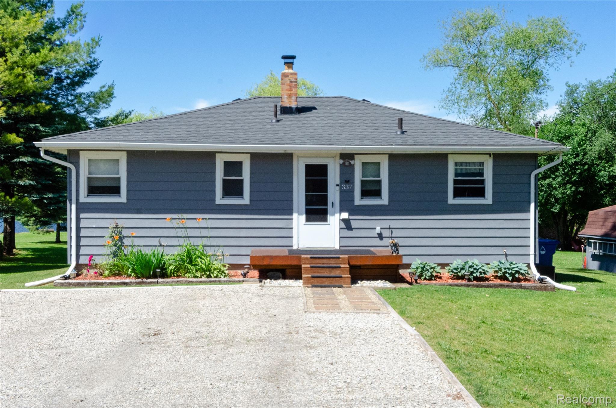 337, Lansing, Waterford, Michigan, 48328