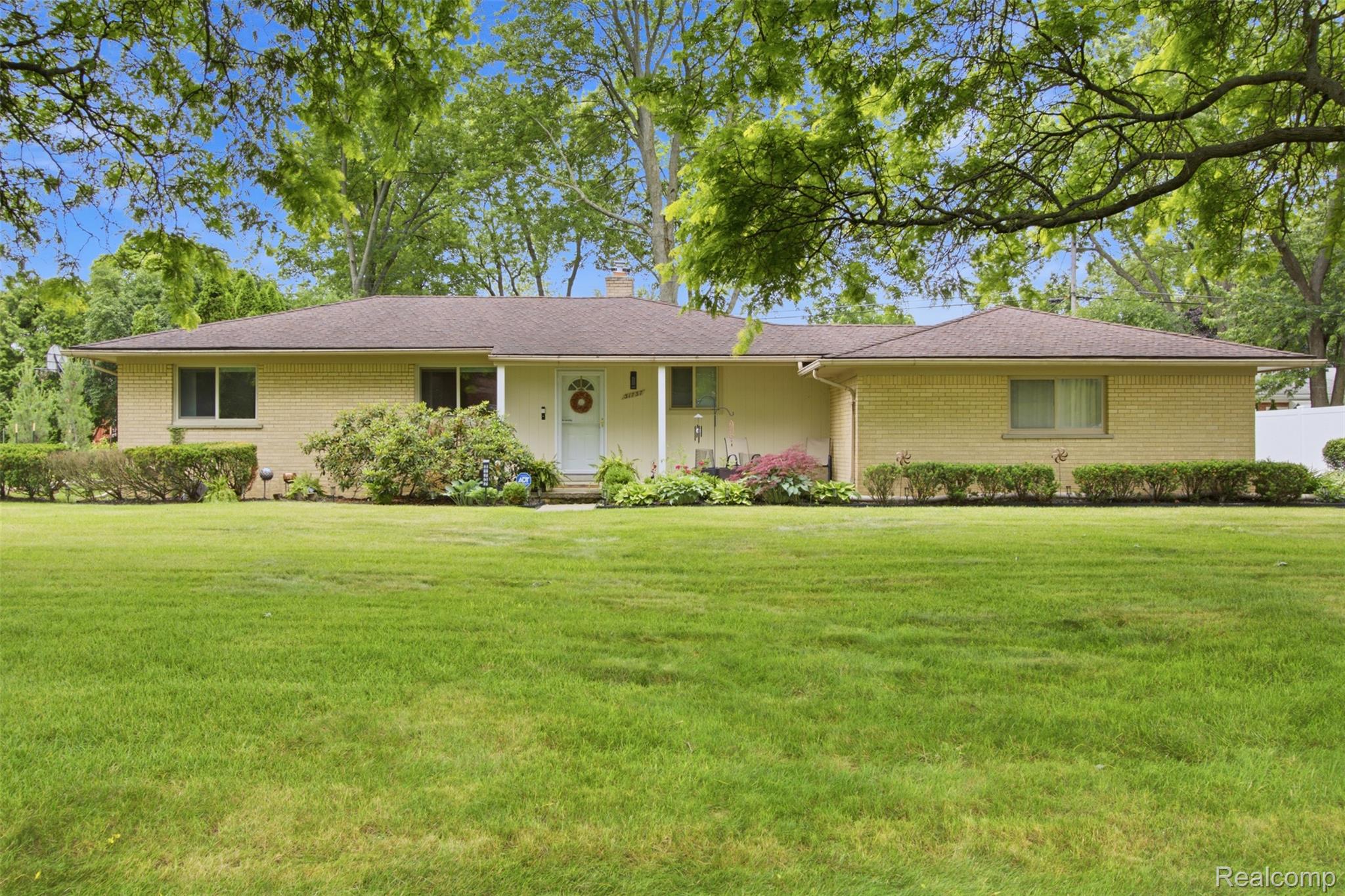 31737, Bella Vista, Farmington, Michigan, 48334
