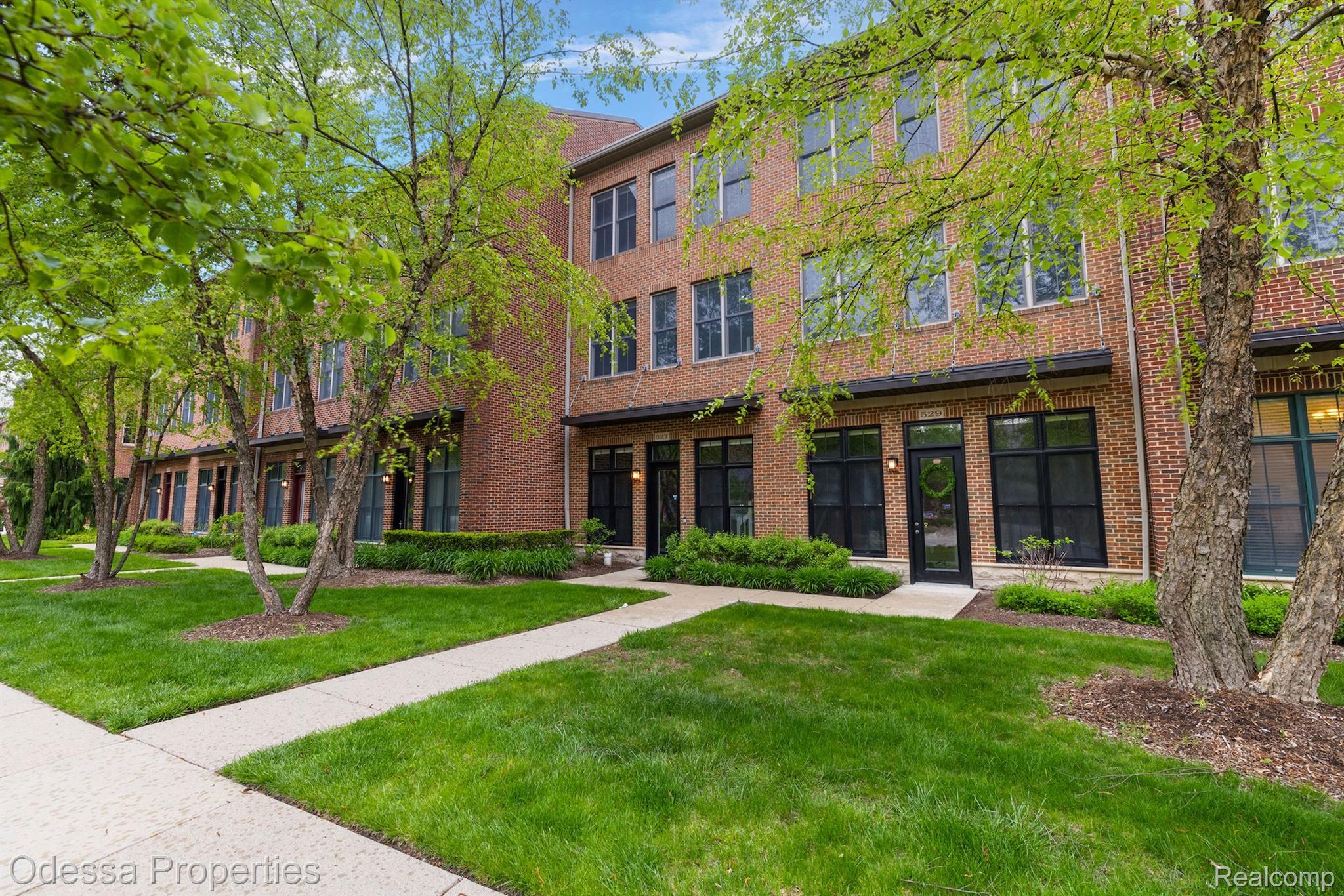527, Lewis, Birmingham, Michigan, 48009